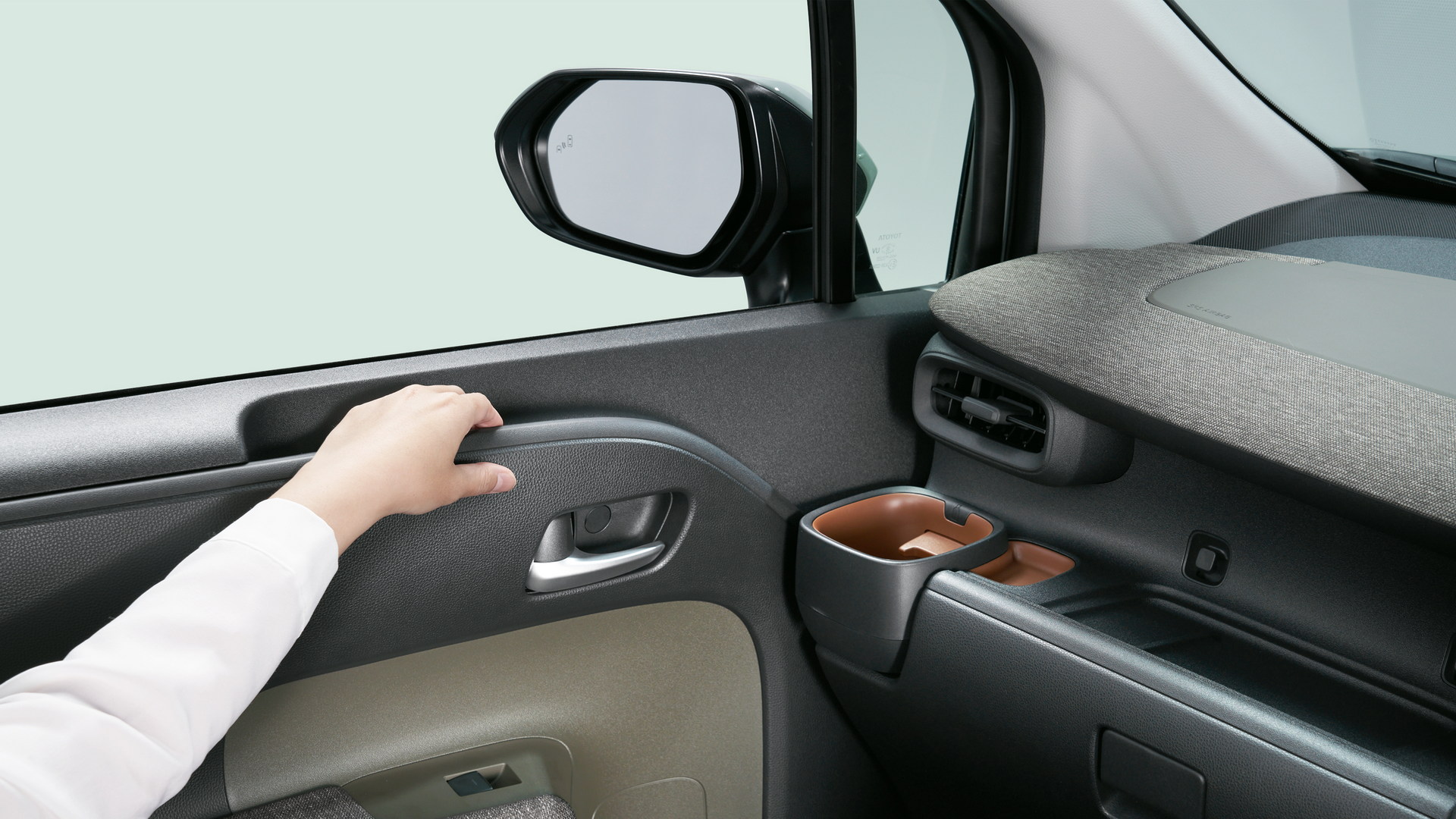 New Toyota Sienta Debuts In Japan As A 3-Row Hybrid Minivan Based On The Yaris