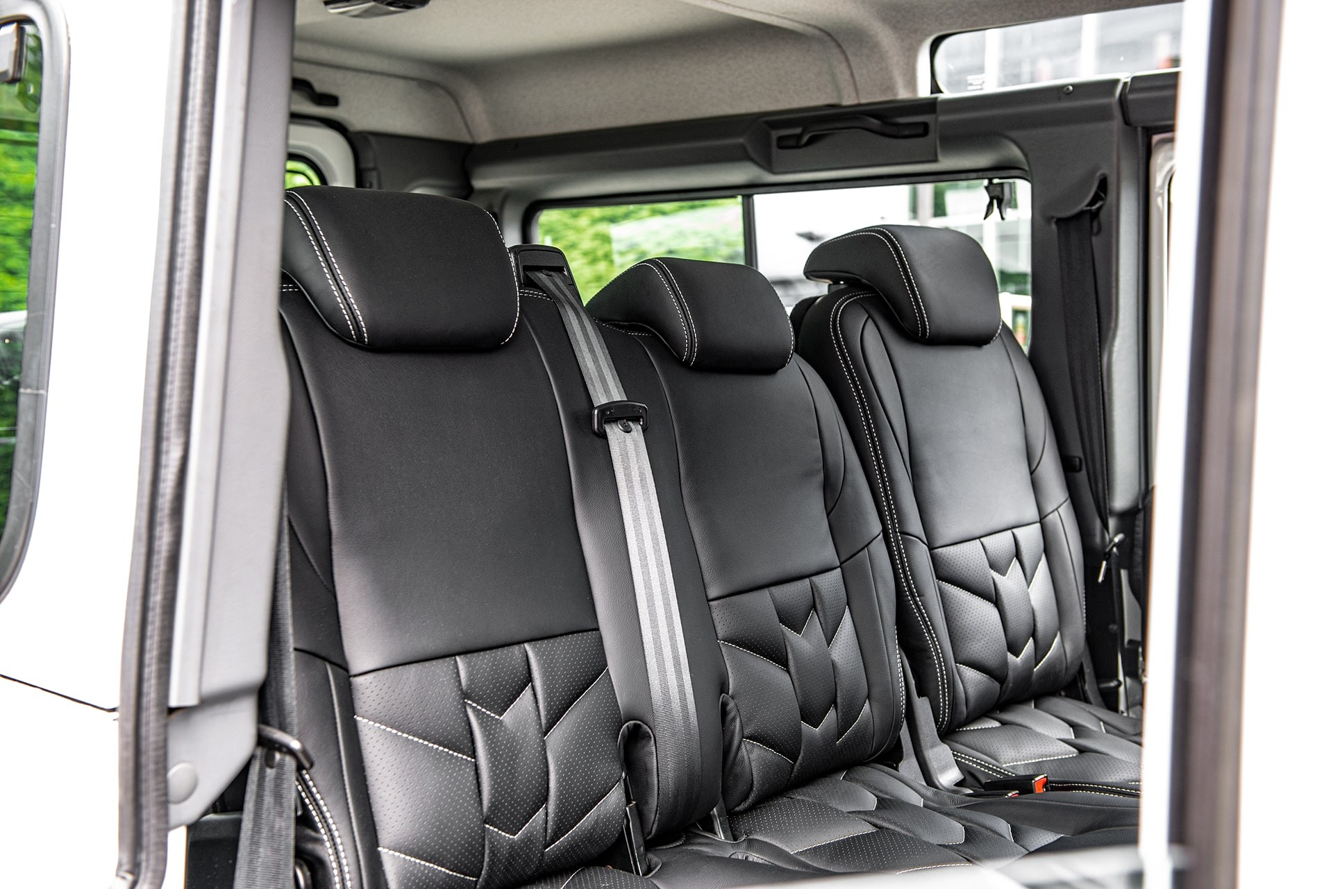 Land Rover Defender 110 Wide-Track By Chelsea Truck Company Looks Like It Could Star In Transformers