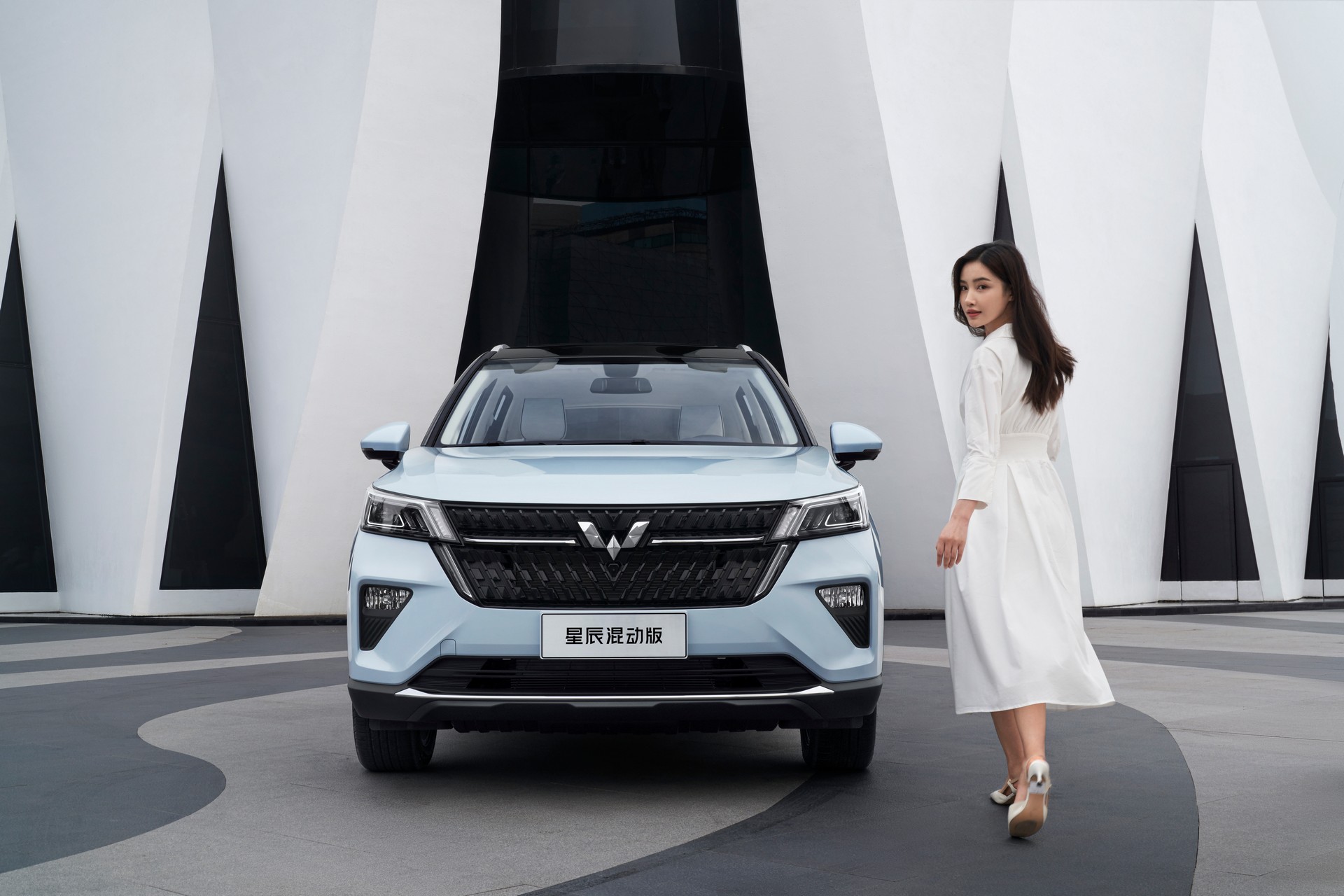 GM’s Wuling Xingchen Is A Hybrid SUV That Costs Less Than $15,000 In China
