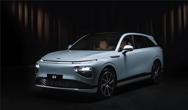 New Xpeng G9 Flagship Electric SUV’s Interior Leaked, Is Dominated By Three Massive Screens