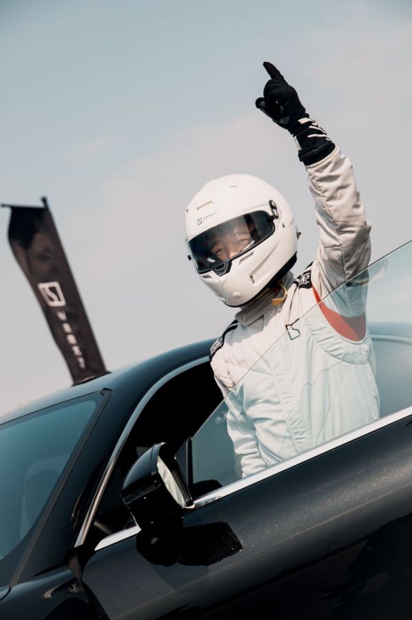 Electric Zeekr 001 Breaks World Record With A Drift At 129 MPH