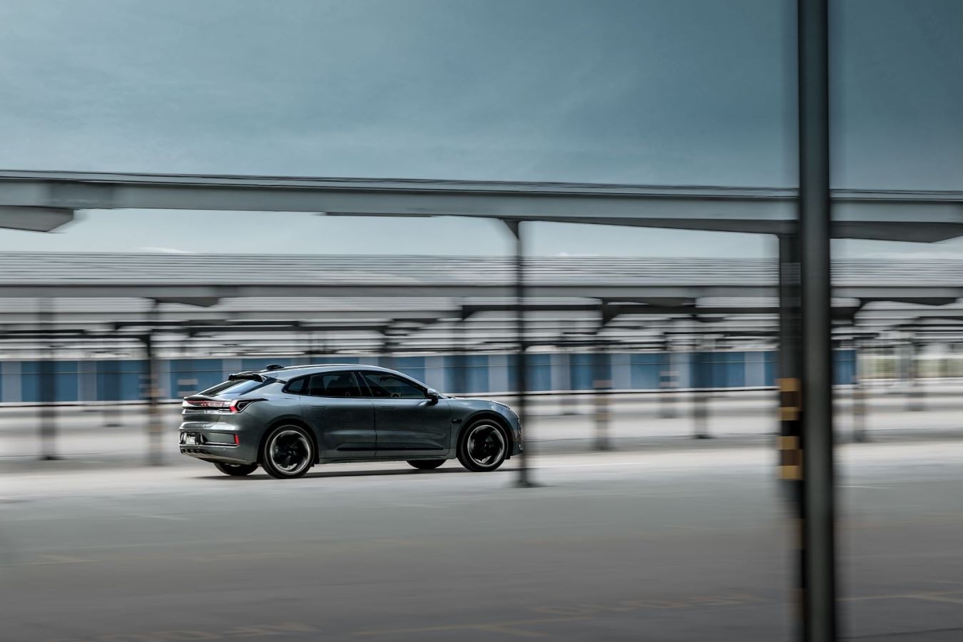 Electric Zeekr 001 Breaks World Record With A Drift At 129 MPH