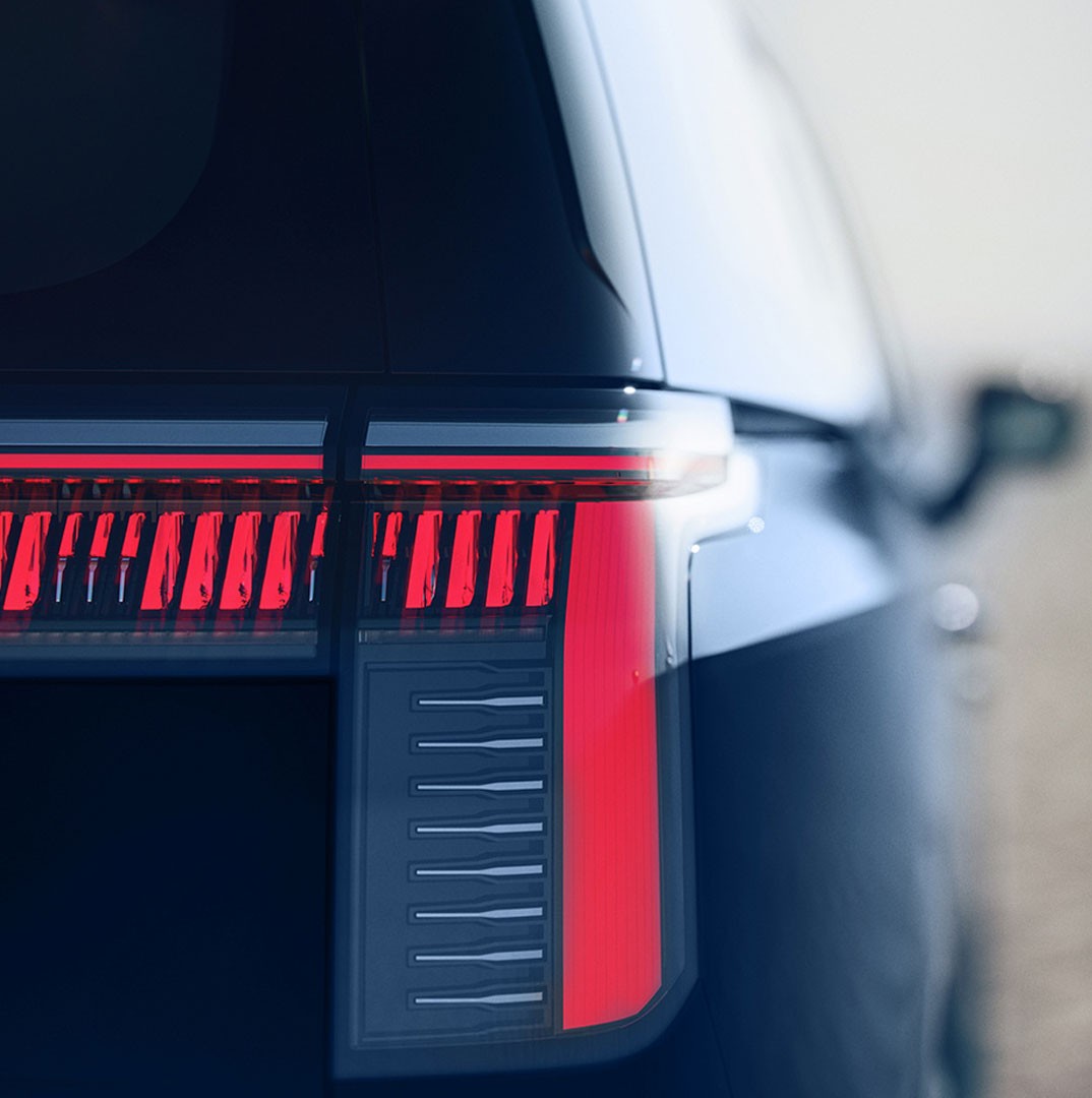 Zeekr 009 Is An Electric Luxury Minivan With 536 HP And 511 Miles Of Range