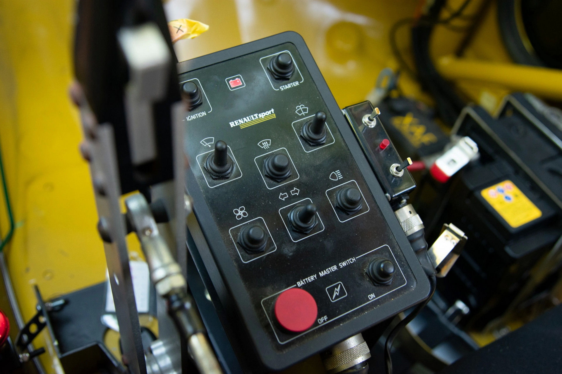 Here’s Your Chance To Own A Super-Rare Renault Clio V6 Trophy Race Car That’s Already In The U.S.