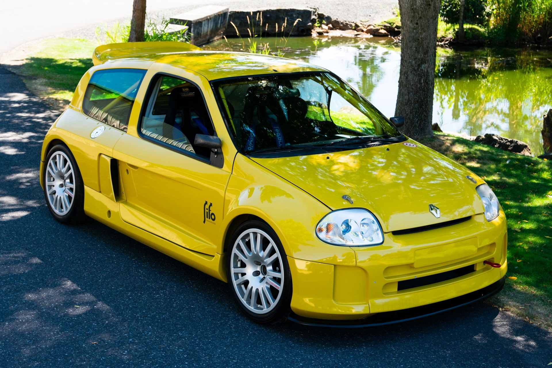 Here’s Your Chance To Own A Super-Rare Renault Clio V6 Trophy Race Car That’s Already In The U.S.