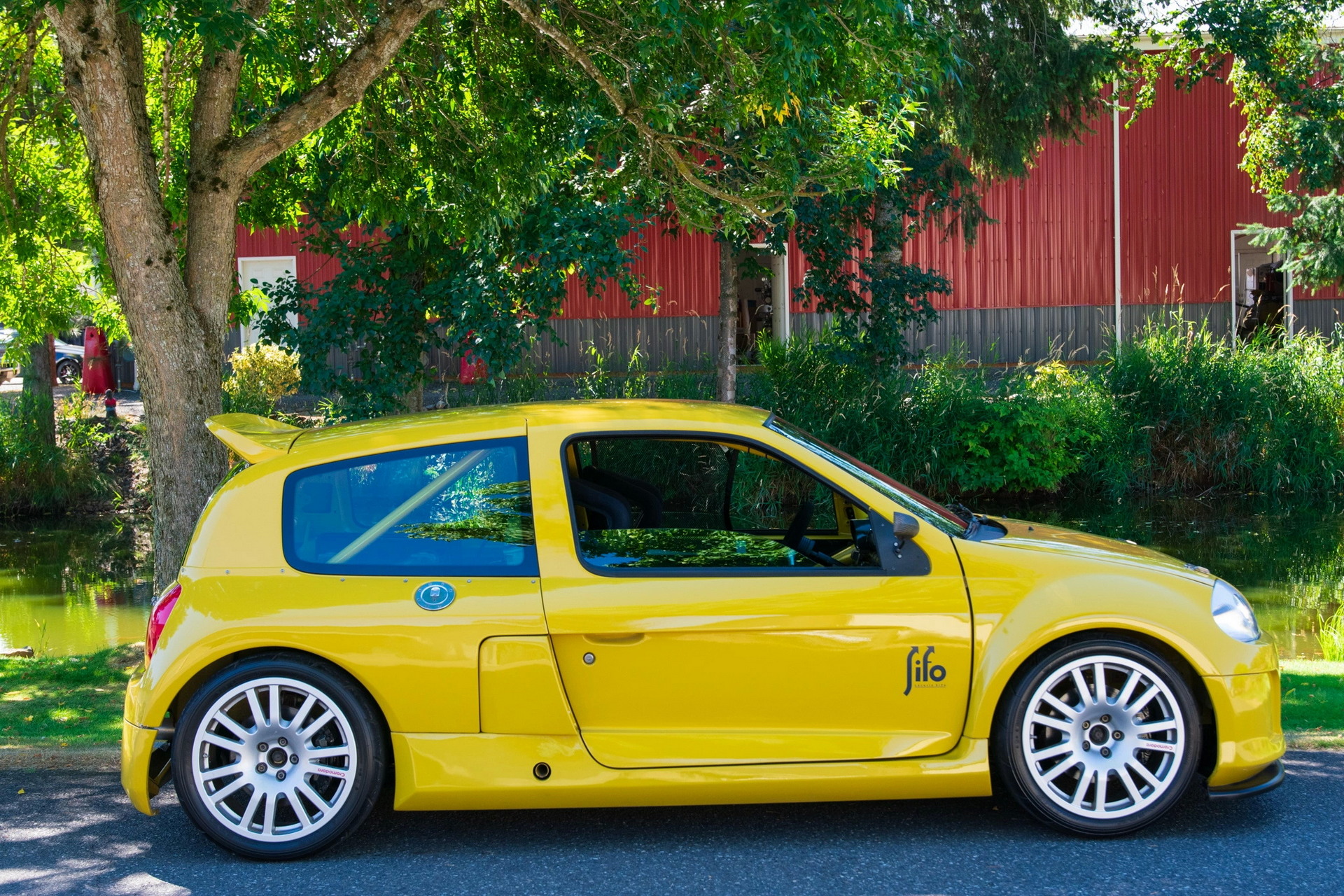 Here’s Your Chance To Own A Super-Rare Renault Clio V6 Trophy Race Car That’s Already In The U.S.