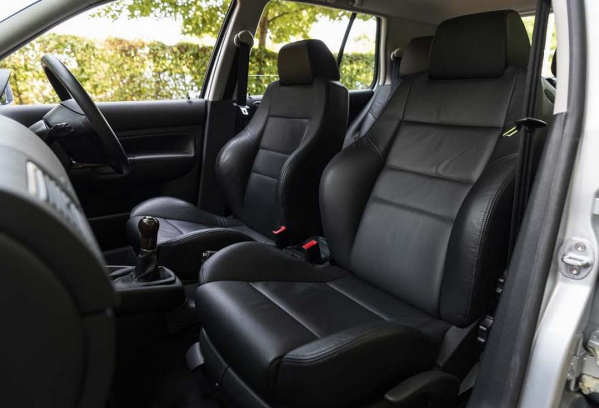 Ride Like It’s 2001 With This Low-Mileage VW Golf Mk4 GTI