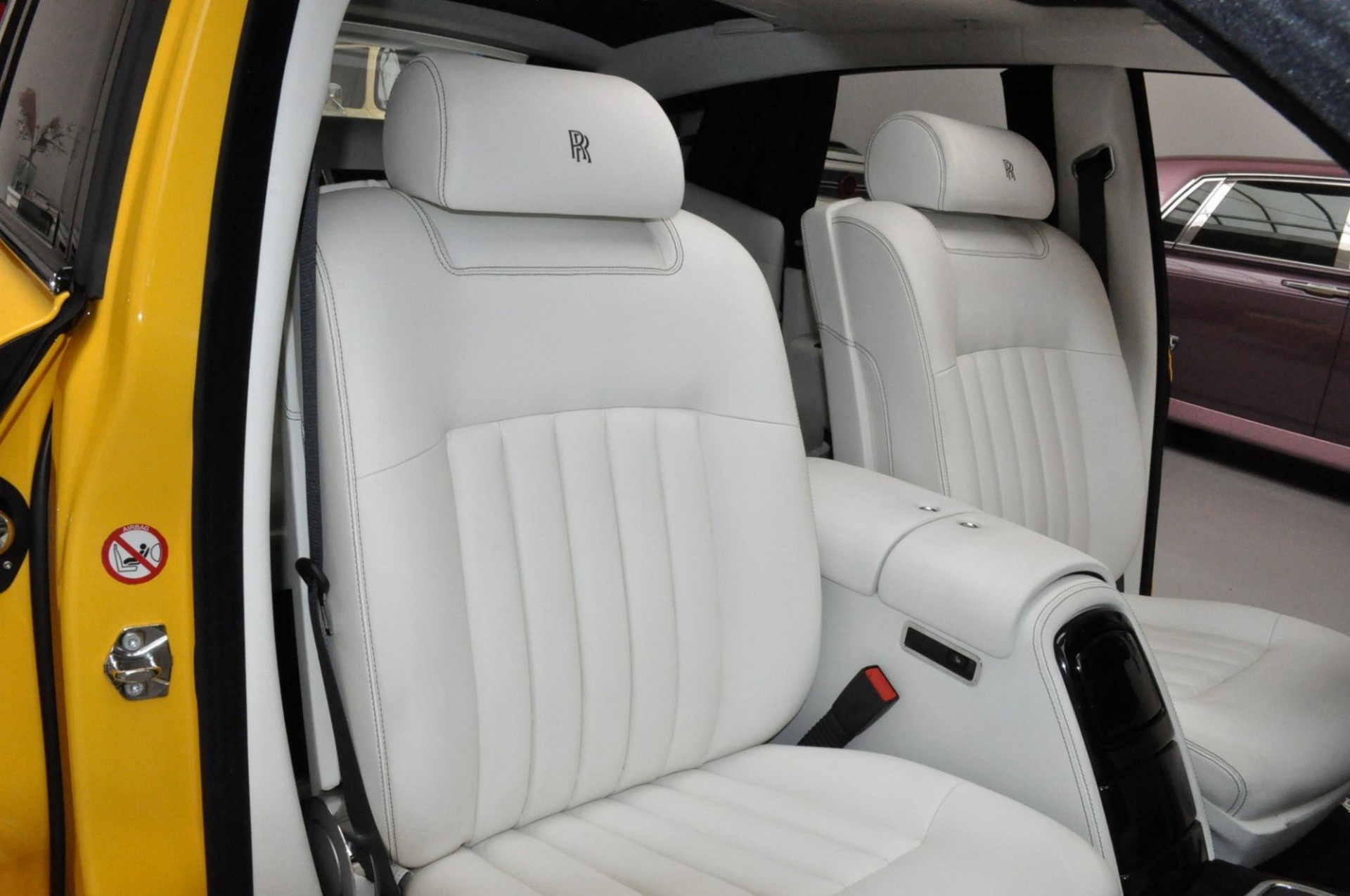 Bespoke Two-Tone Yellow Rolls-Royce Phantom Looks Like The World’s Most Luxurious Banana