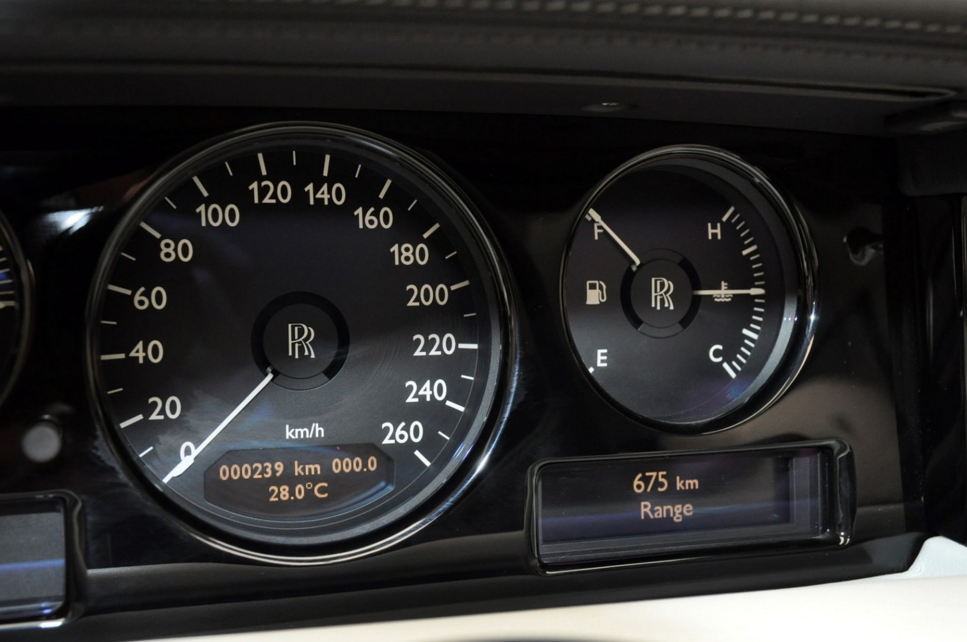 Bespoke Two-Tone Yellow Rolls-Royce Phantom Looks Like The World’s Most Luxurious Banana