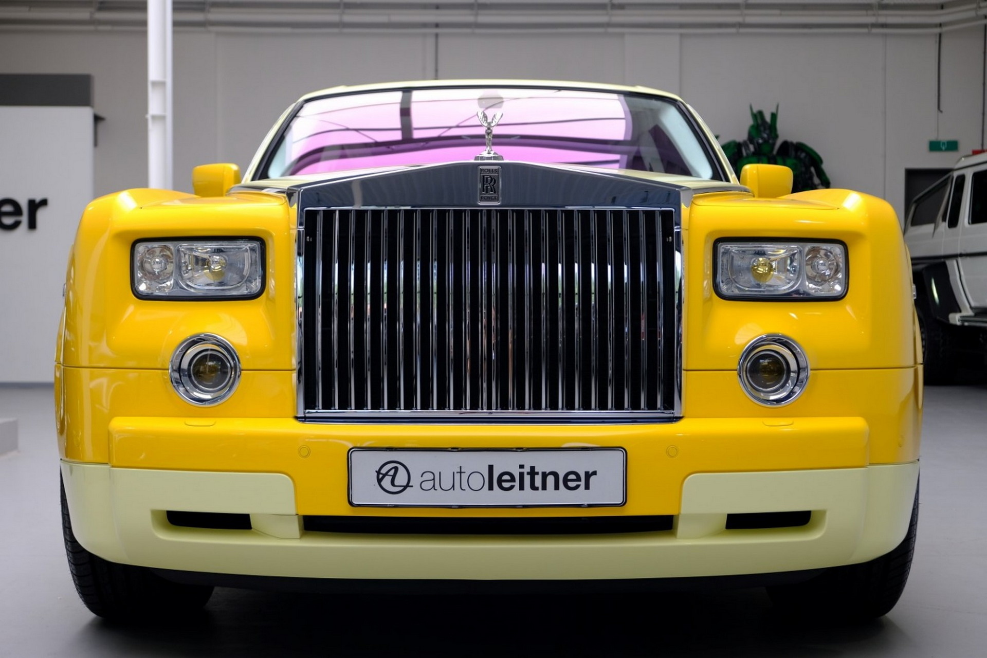 Bespoke Two-Tone Yellow Rolls-Royce Phantom Looks Like The World’s Most Luxurious Banana