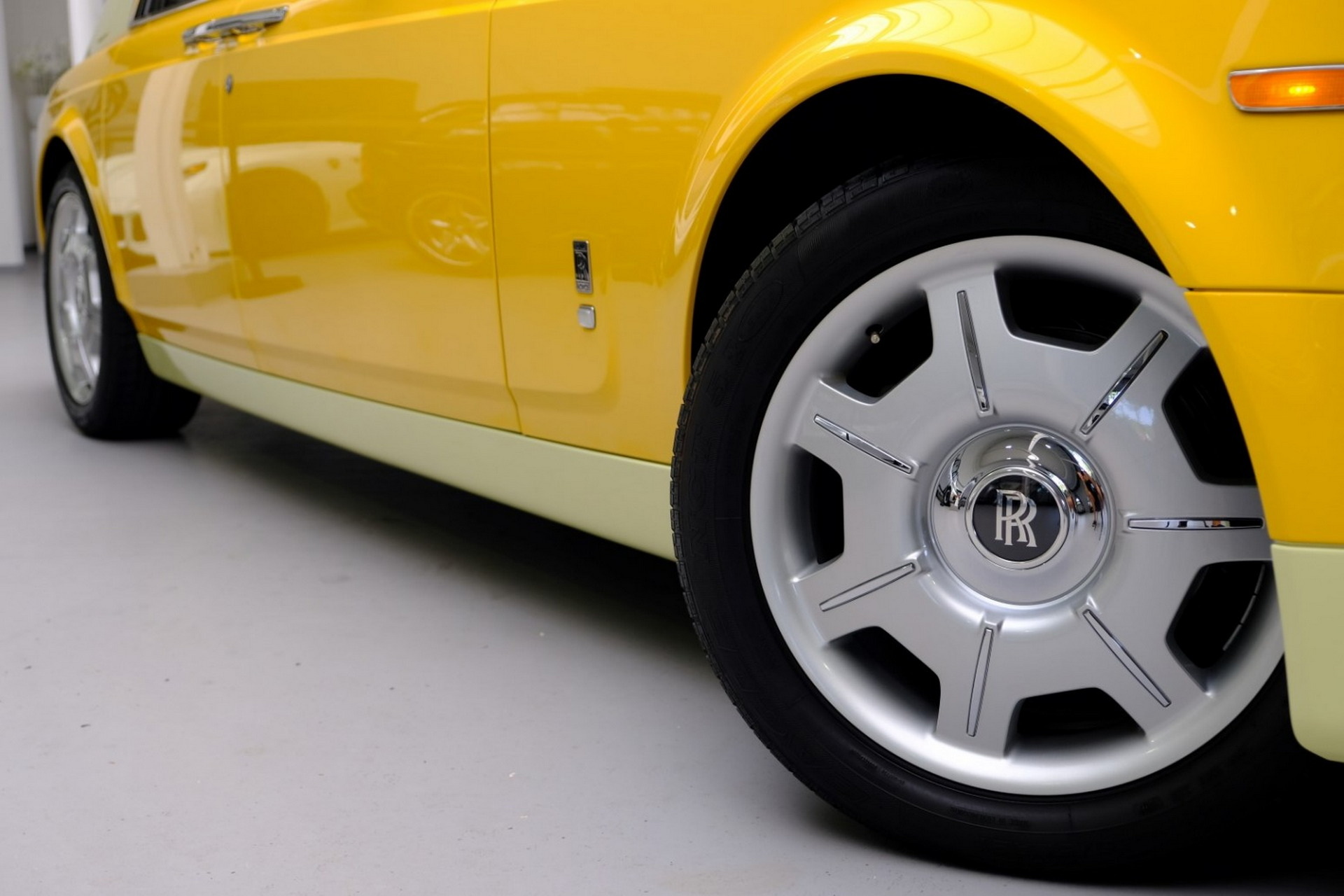 Bespoke Two-Tone Yellow Rolls-Royce Phantom Looks Like The World’s Most Luxurious Banana