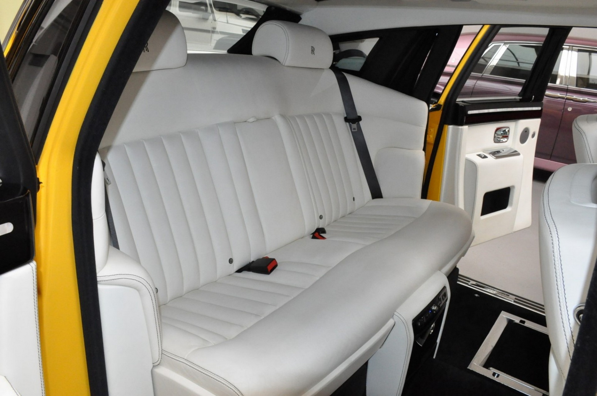 Bespoke Two-Tone Yellow Rolls-Royce Phantom Looks Like The World’s Most Luxurious Banana