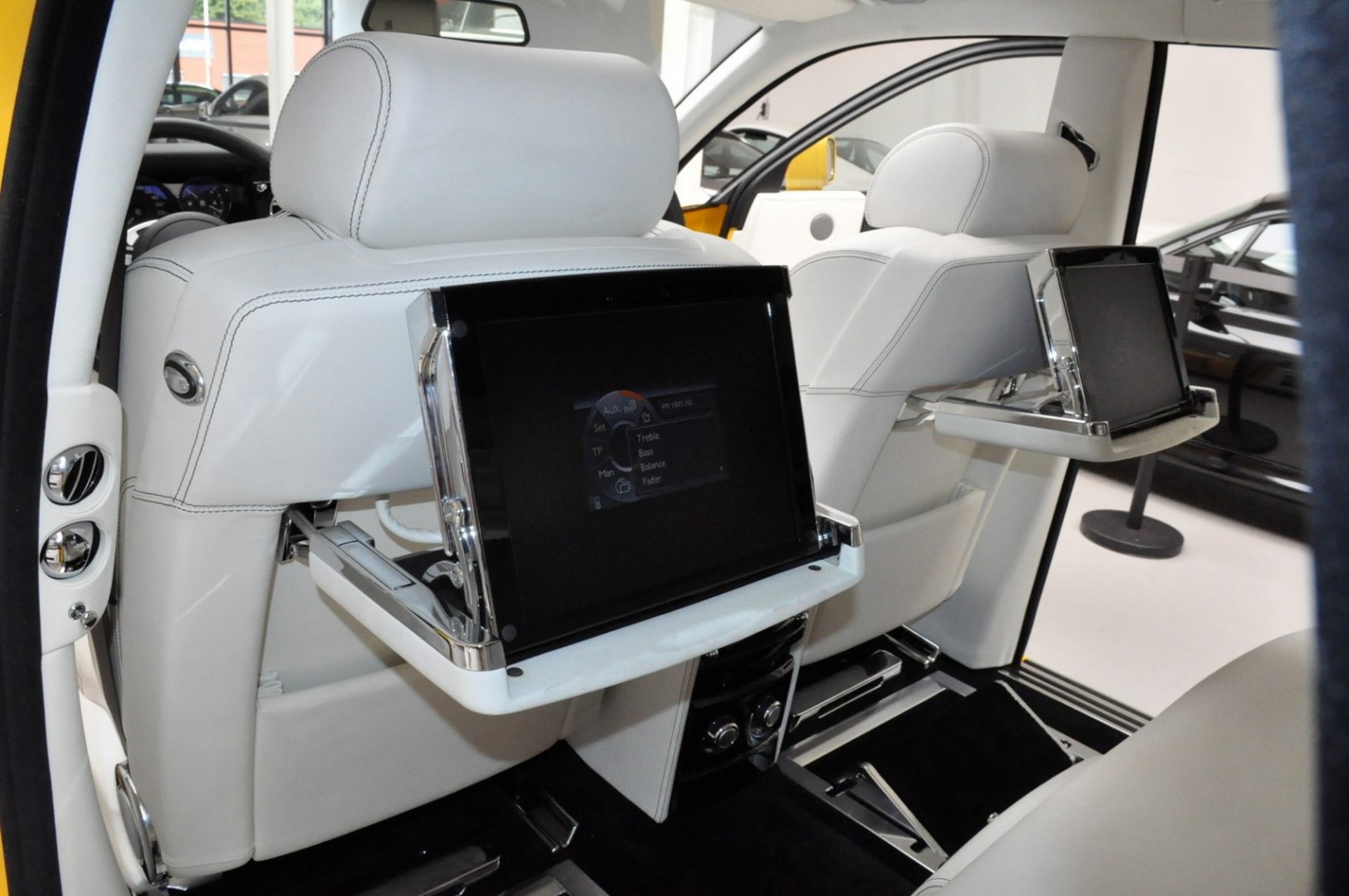 Bespoke Two-Tone Yellow Rolls-Royce Phantom Looks Like The World’s Most Luxurious Banana