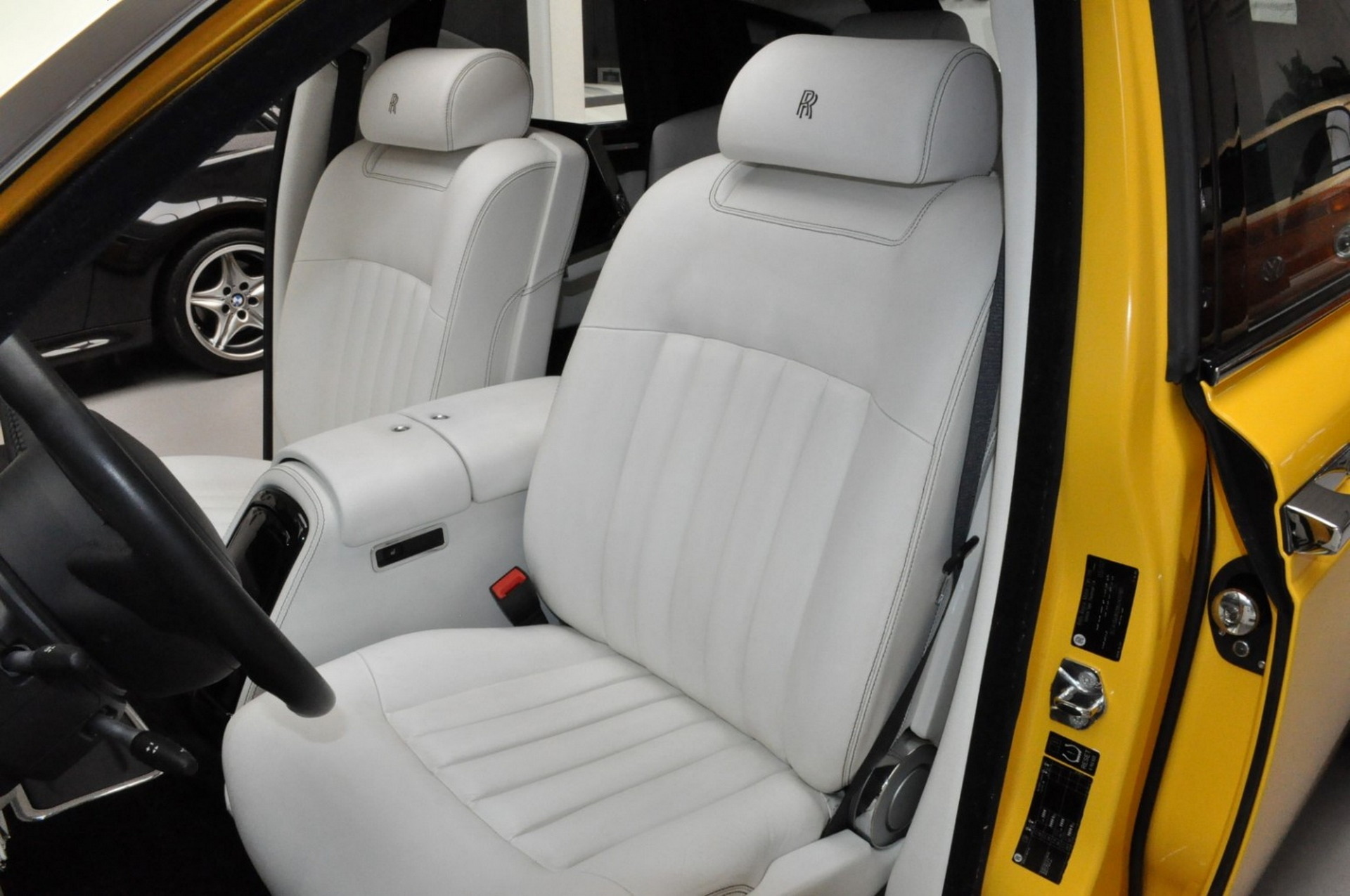 Bespoke Two-Tone Yellow Rolls-Royce Phantom Looks Like The World’s Most Luxurious Banana
