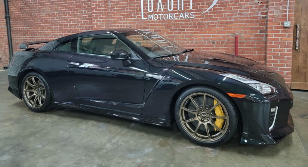  A 145-Mile 2021 Nissan GT-R T-Spec Sold For Over $200,000 On Bring A Trailer