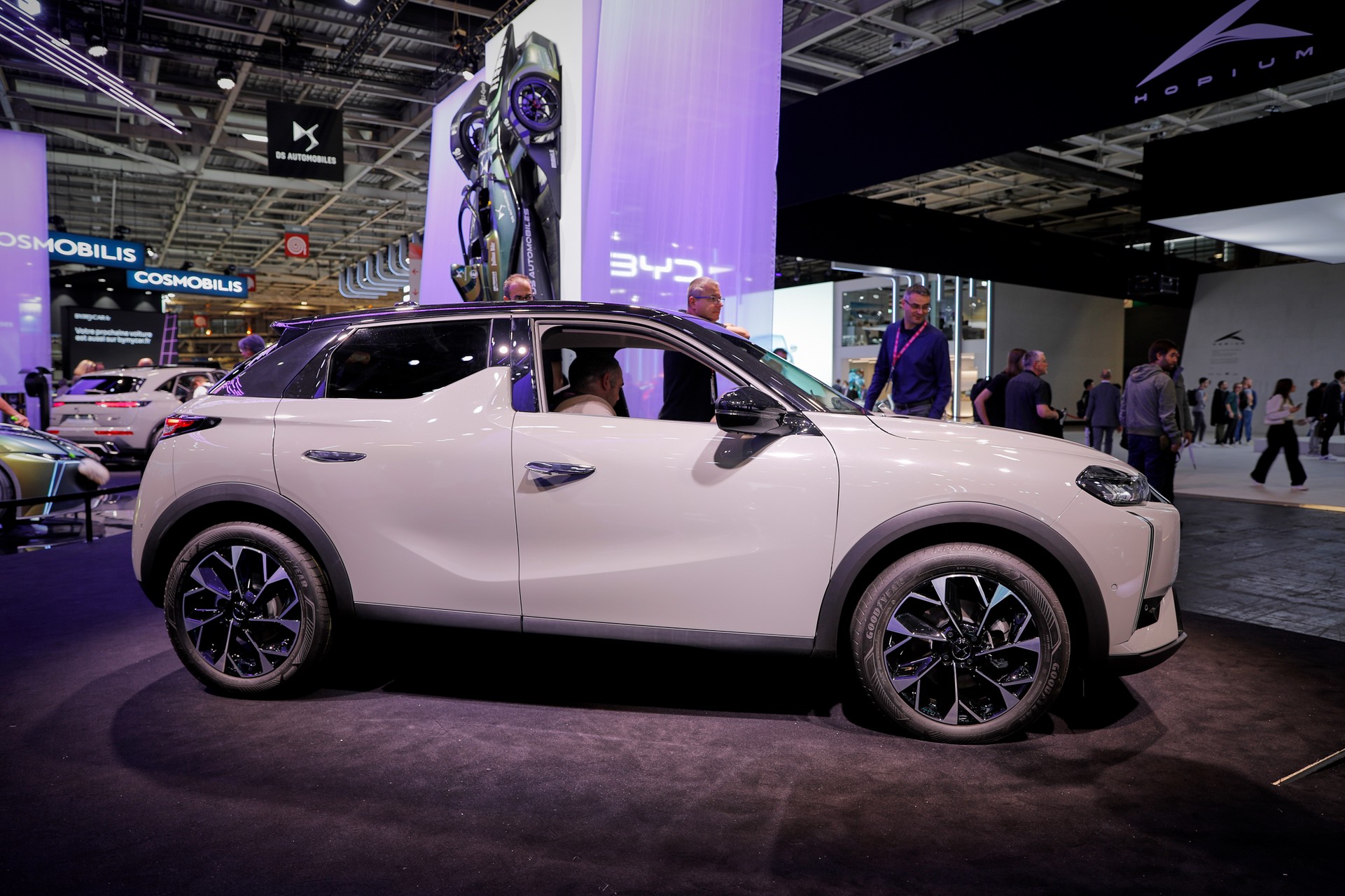 2022 DS 3 Facelift Brings Subtle Styling Tweaks, New Infotainment And Improved EV Powertrain