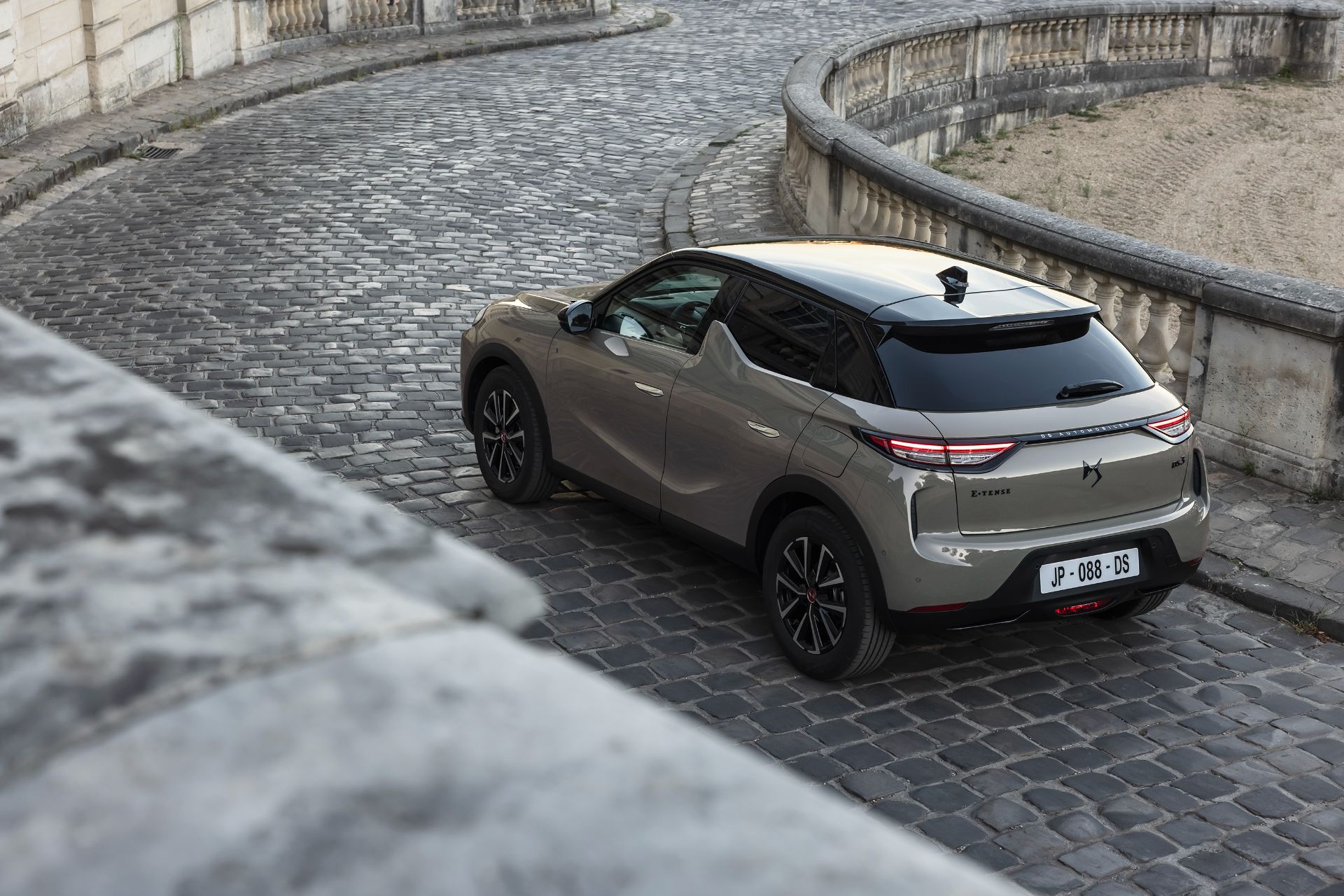 2022 DS 3 Facelift Brings Subtle Styling Tweaks, New Infotainment And Improved EV Powertrain