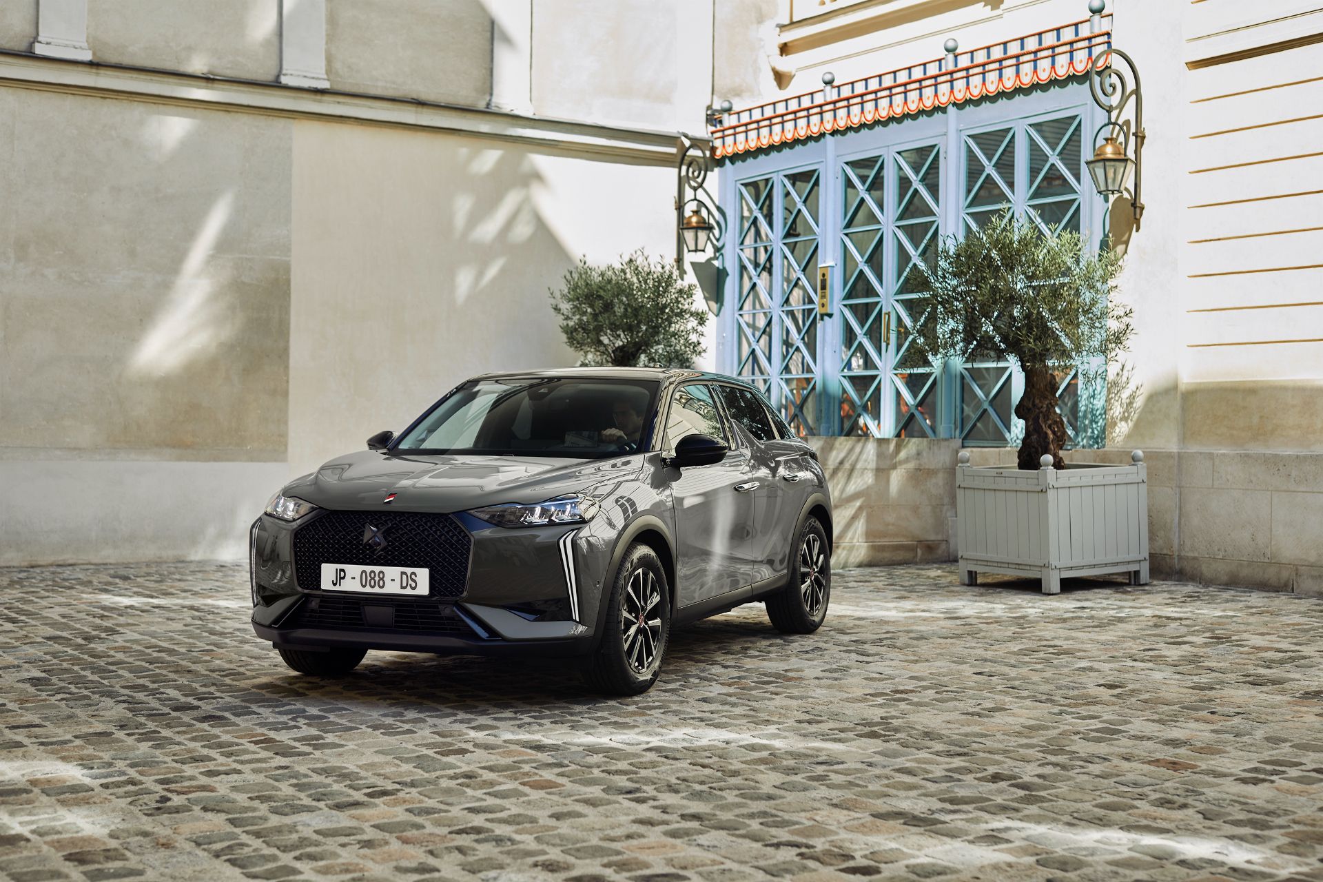 2022 DS 3 Facelift Brings Subtle Styling Tweaks, New Infotainment And Improved EV Powertrain