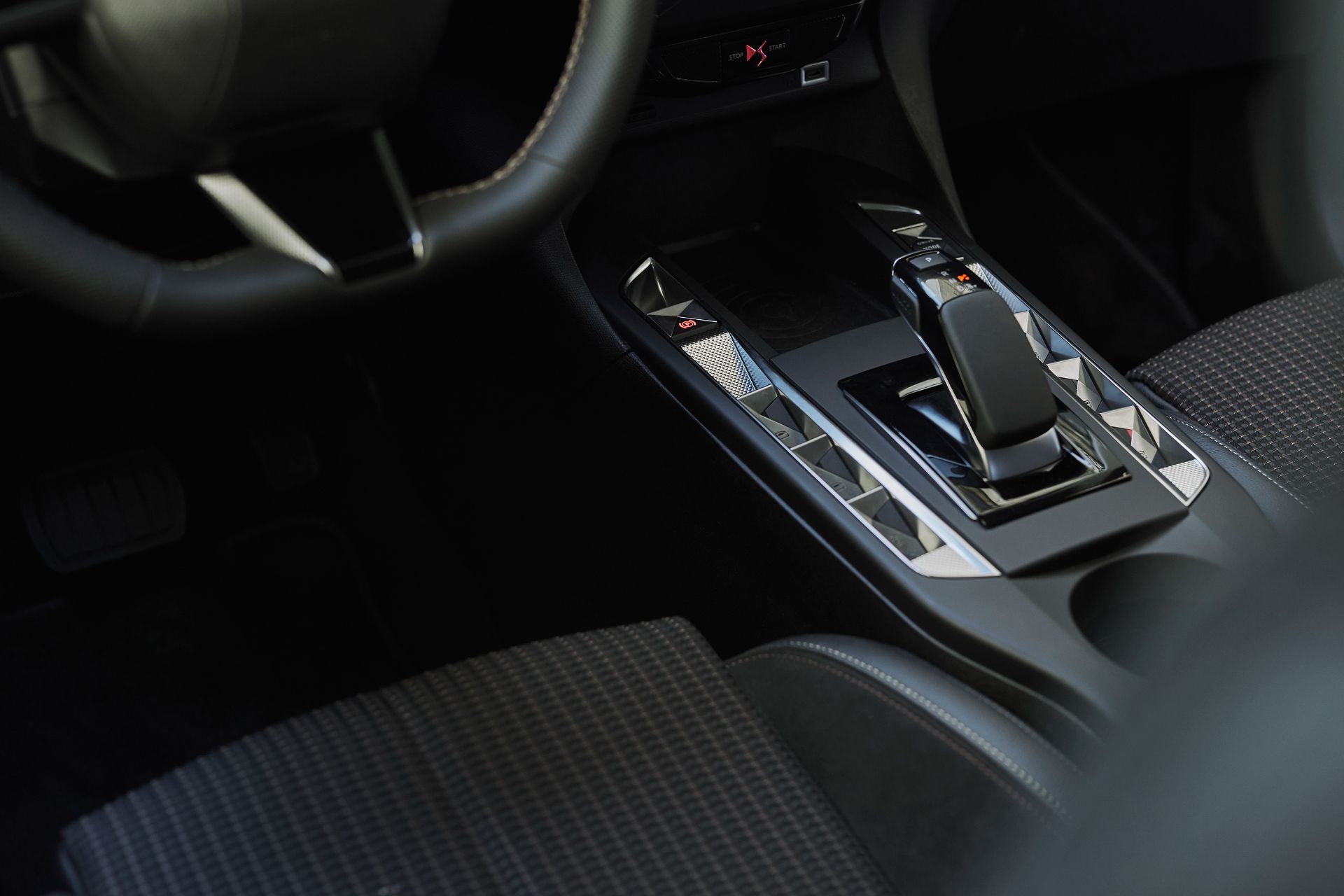 2022 DS 3 Facelift Brings Subtle Styling Tweaks, New Infotainment And Improved EV Powertrain