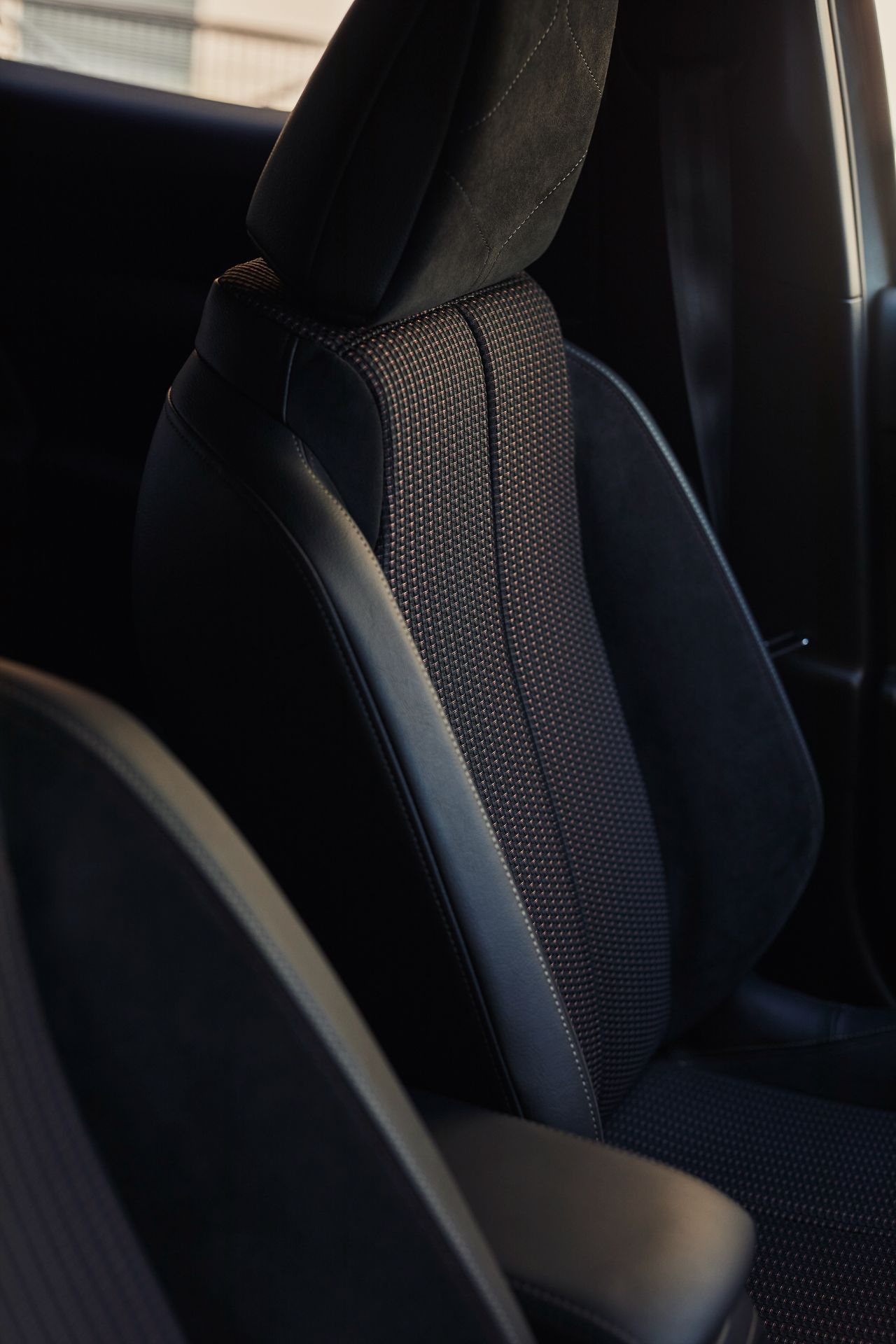 2022 DS 3 Facelift Brings Subtle Styling Tweaks, New Infotainment And Improved EV Powertrain