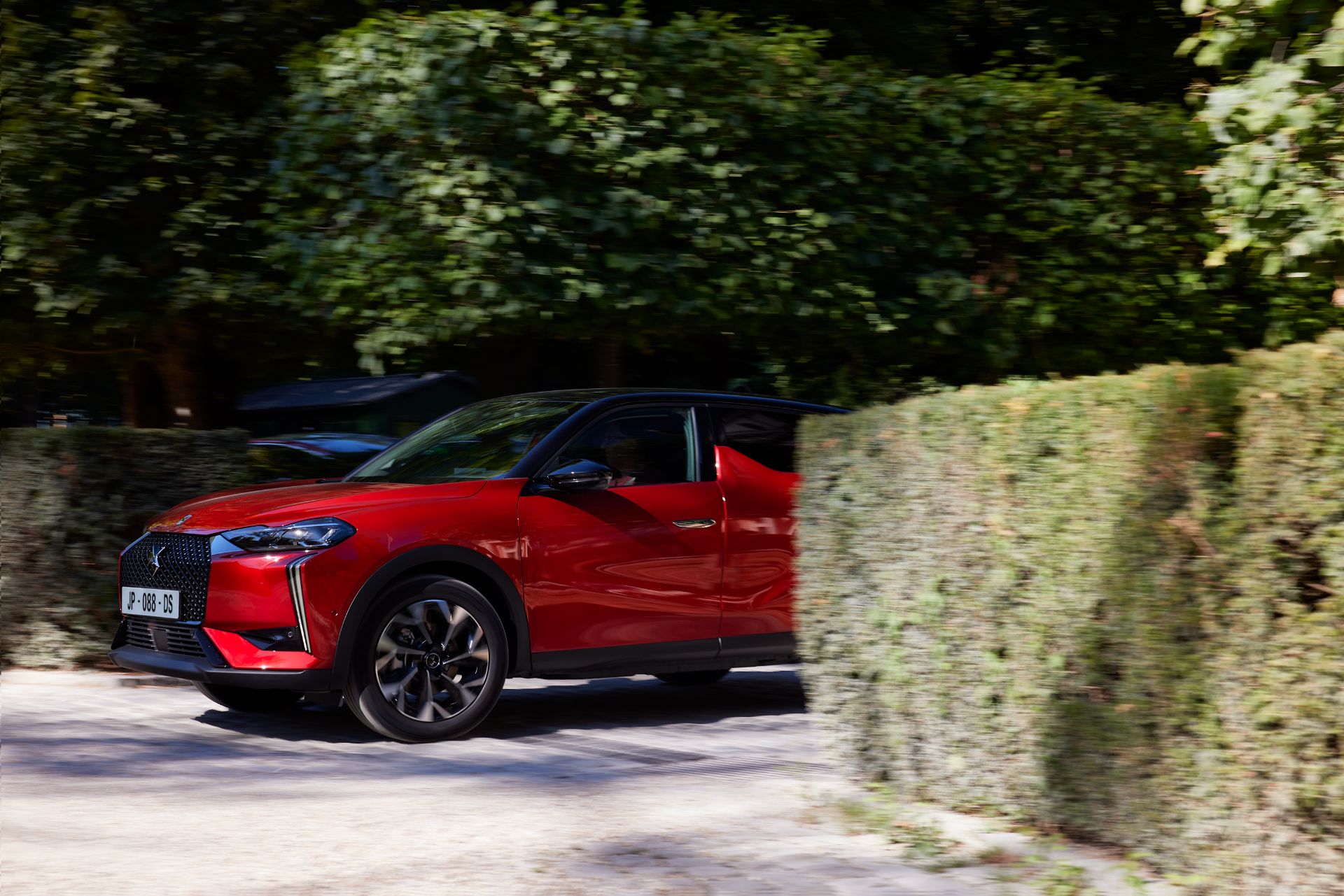 2022 DS 3 Facelift Brings Subtle Styling Tweaks, New Infotainment And Improved EV Powertrain