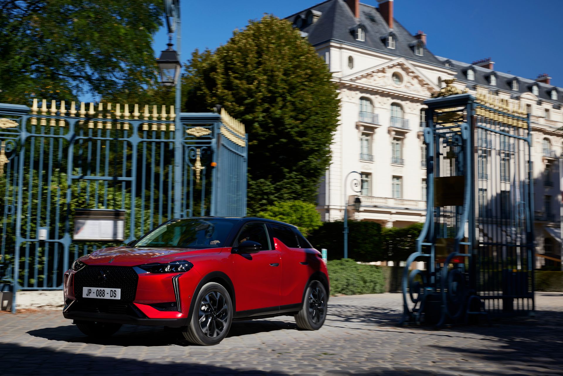 2022 DS 3 Facelift Brings Subtle Styling Tweaks, New Infotainment And Improved EV Powertrain