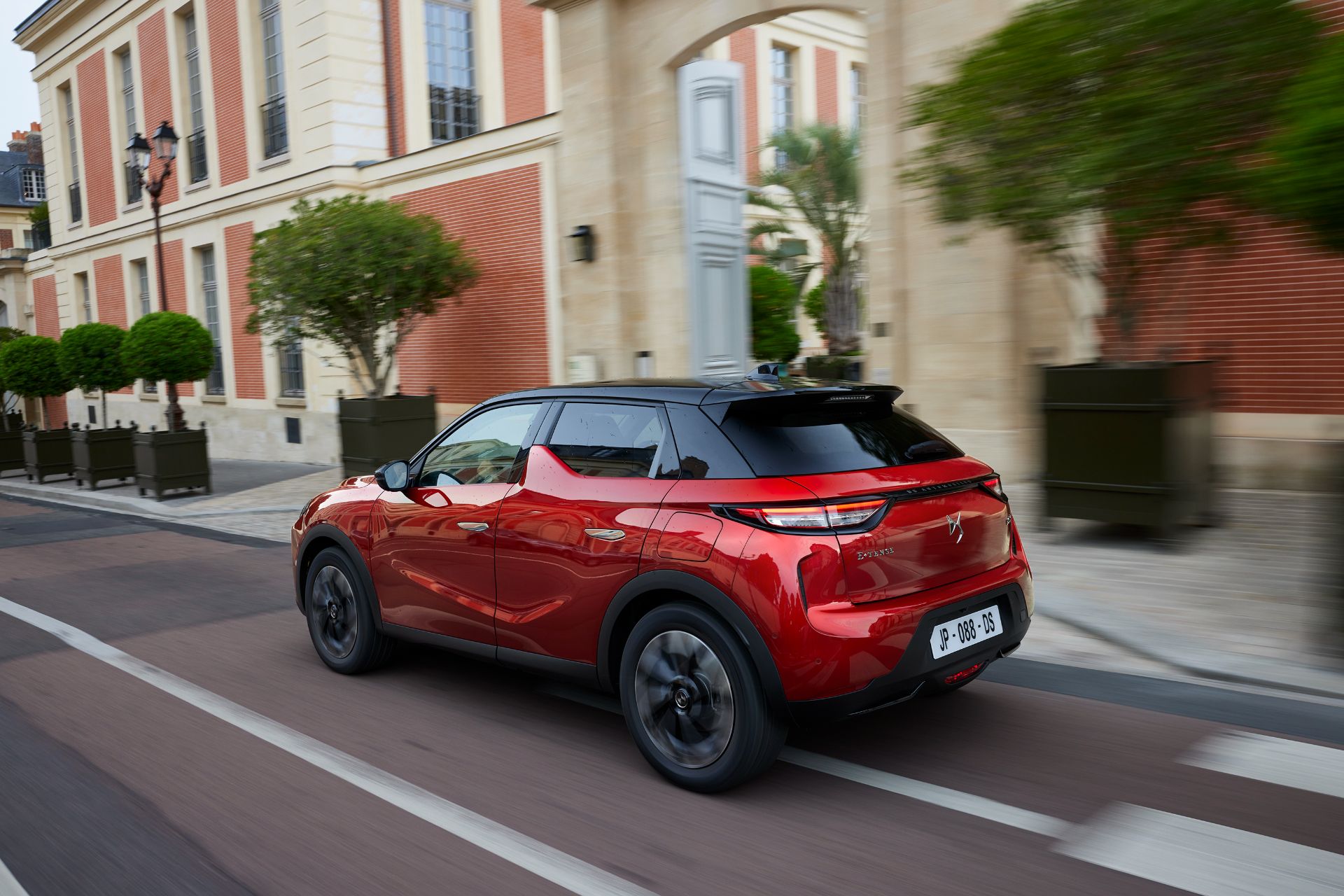 2022 DS 3 Facelift Brings Subtle Styling Tweaks, New Infotainment And Improved EV Powertrain