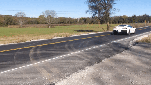 Le pilote de la Corvette établit un record du monde en marche arrière avec une vitesse maximale de 53 mi/h