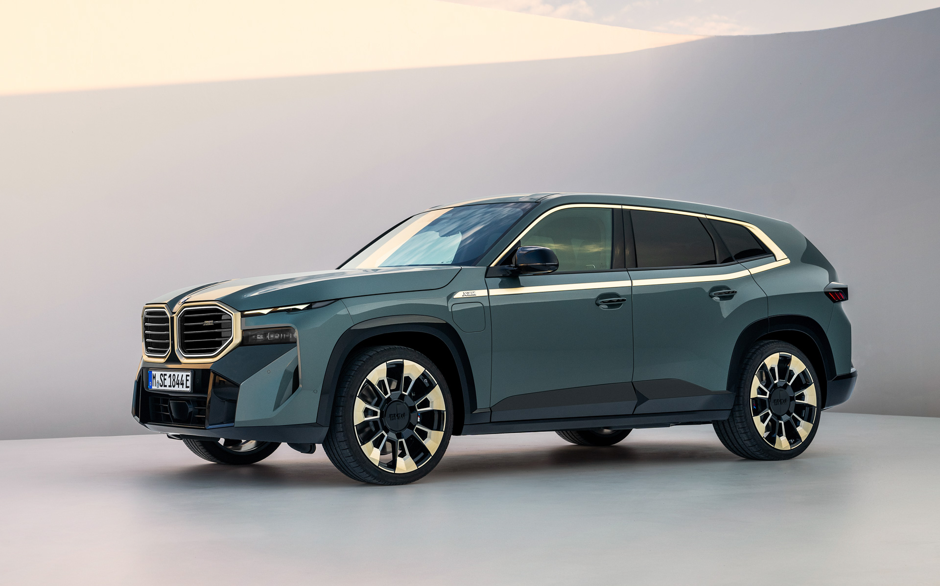2023 BMW XM Is A 644 HP Hybrid Super-SUV; $185k Label Red With 735 HP Follows Next Summer
