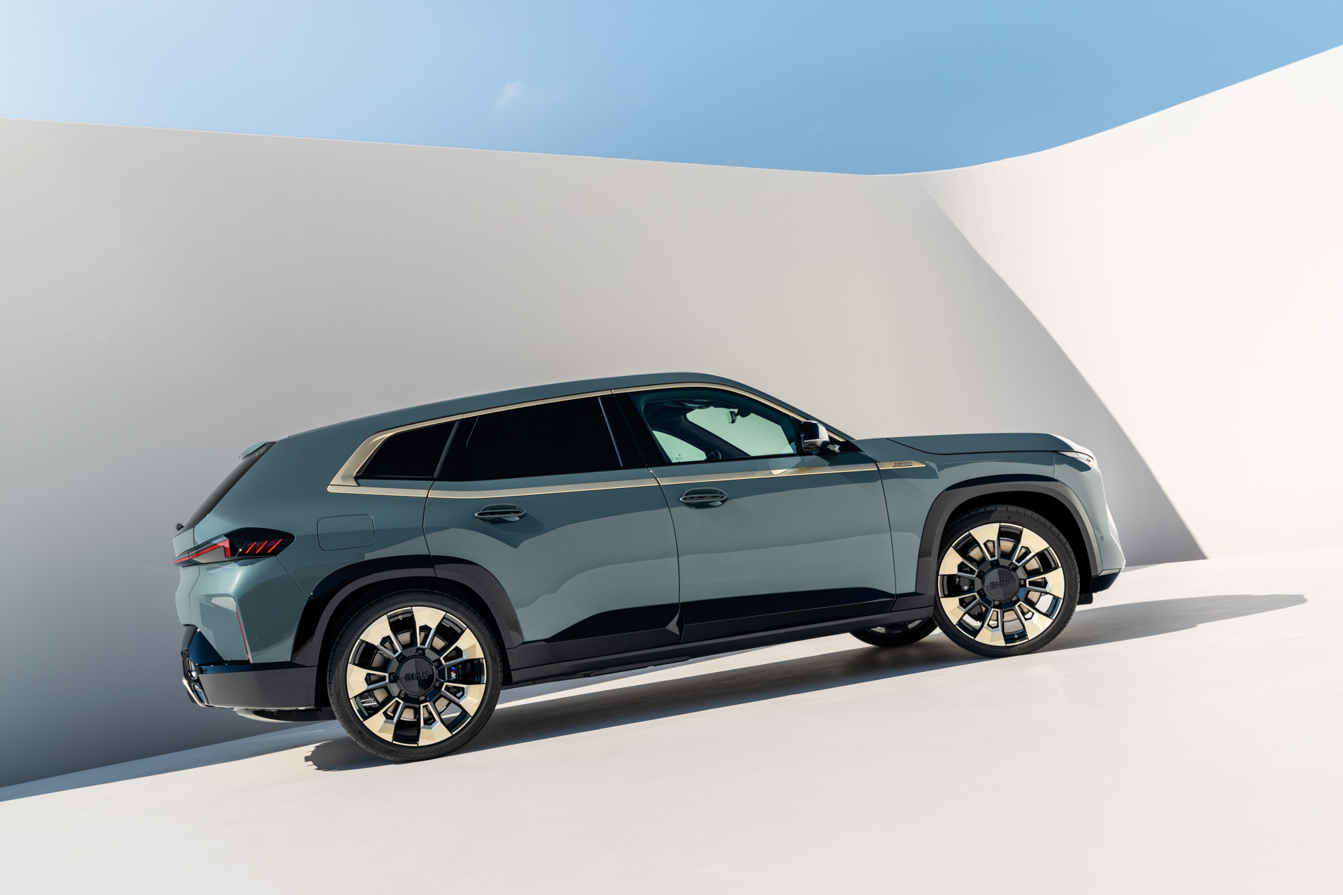 2023 BMW XM Is A 644 HP Hybrid Super-SUV; $185k Label Red With 735 HP Follows Next Summer