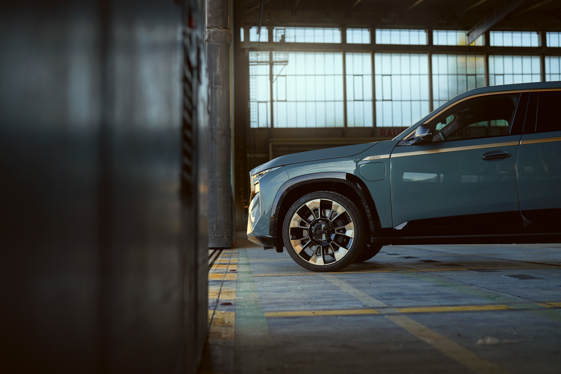 2023 BMW XM Is A 644 HP Hybrid Super-SUV; $185k Label Red With 735 HP Follows Next Summer