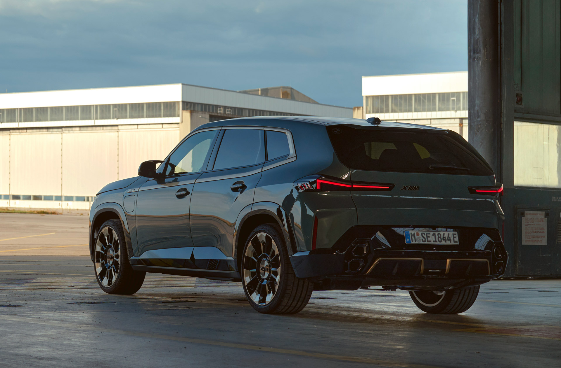 2023 BMW XM Is A 644 HP Hybrid Super-SUV; $185k Label Red With 735 HP Follows Next Summer