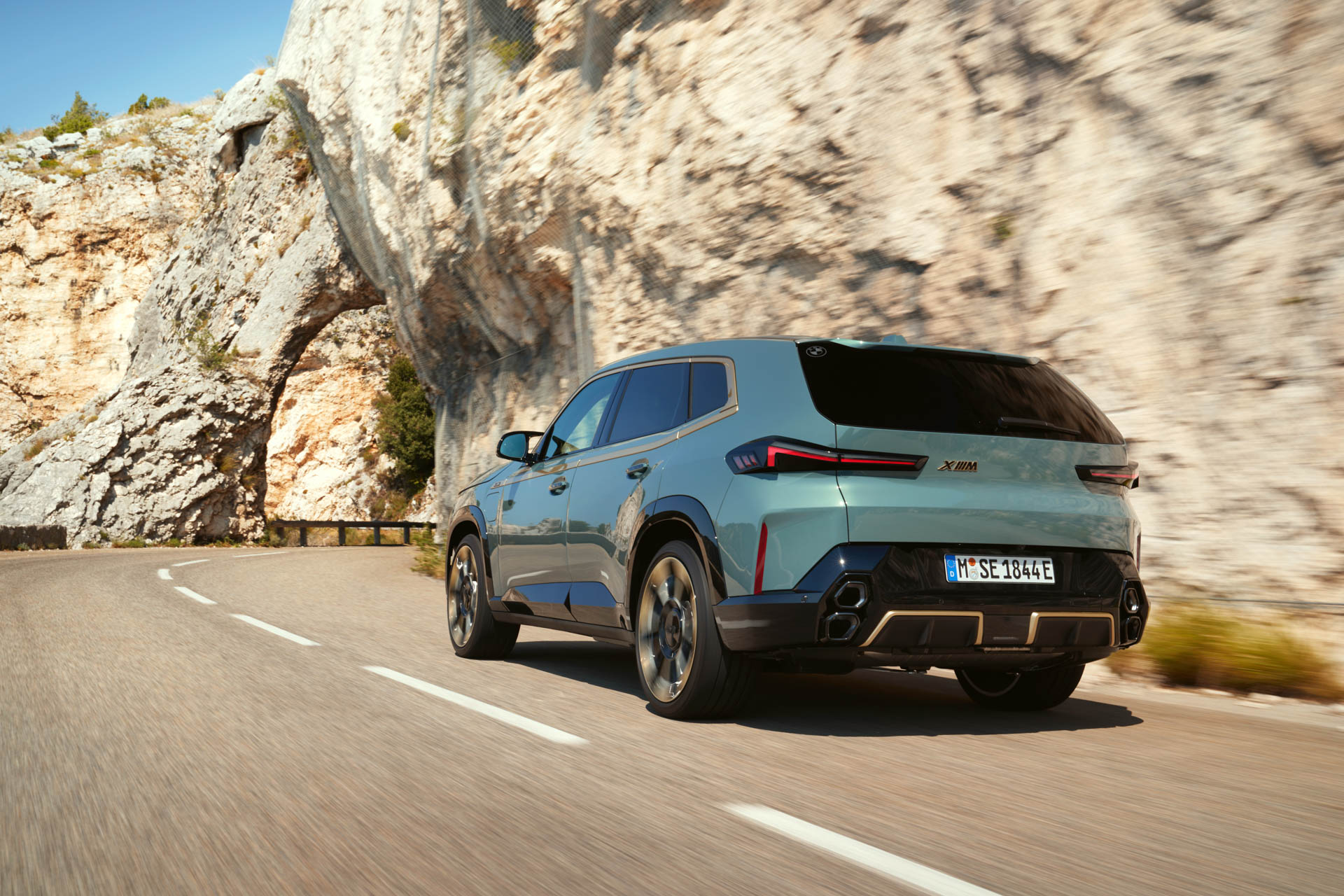 2023 BMW XM Is A 644 HP Hybrid Super-SUV; $185k Label Red With 735 HP Follows Next Summer