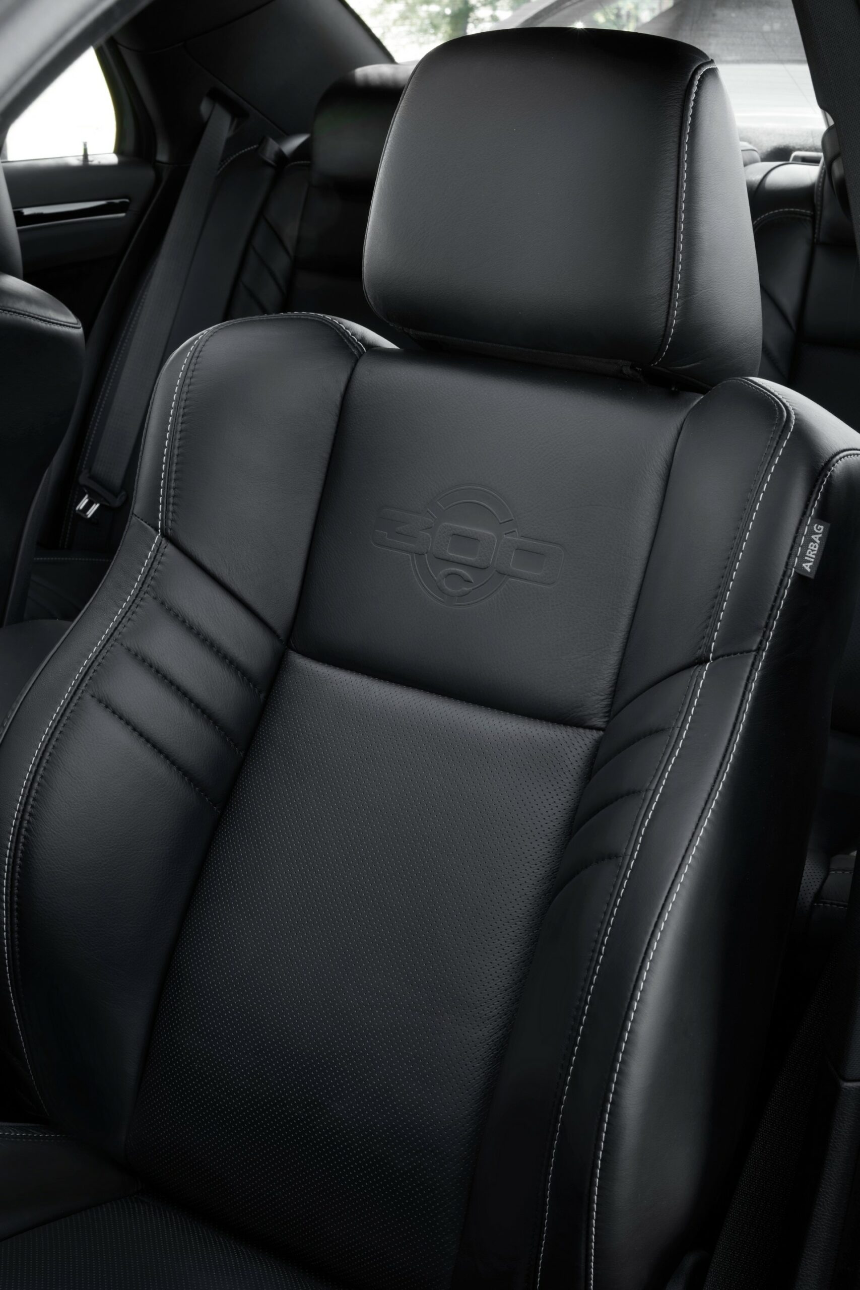 2023 Chrysler 300C Is A Rowdy 6.4-liter HEMI V8 Farewell To An American Classic