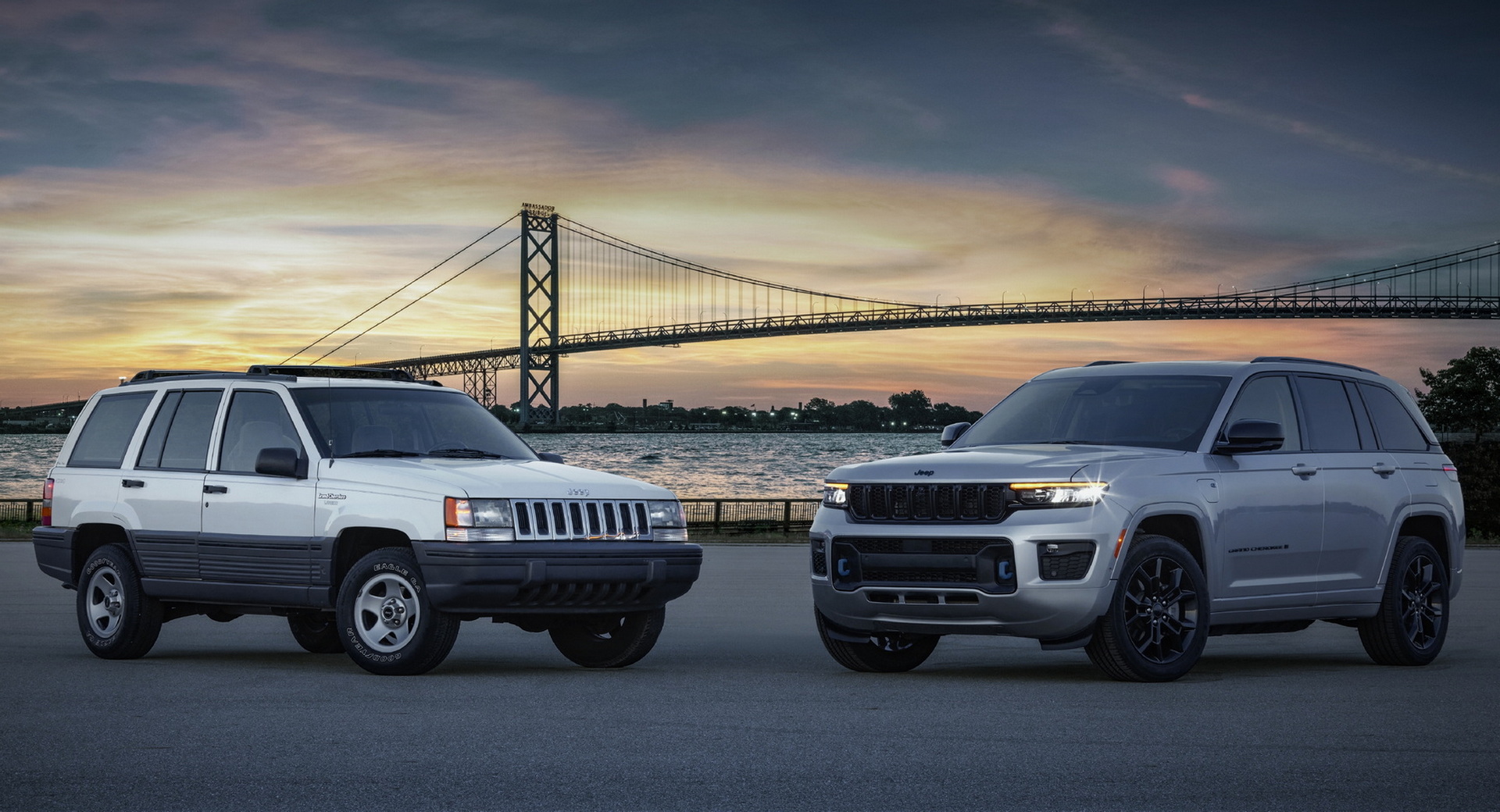 Jeep Celebrates Grand Cherokee’s 30th Anniversary With Blacked Out 4xe
