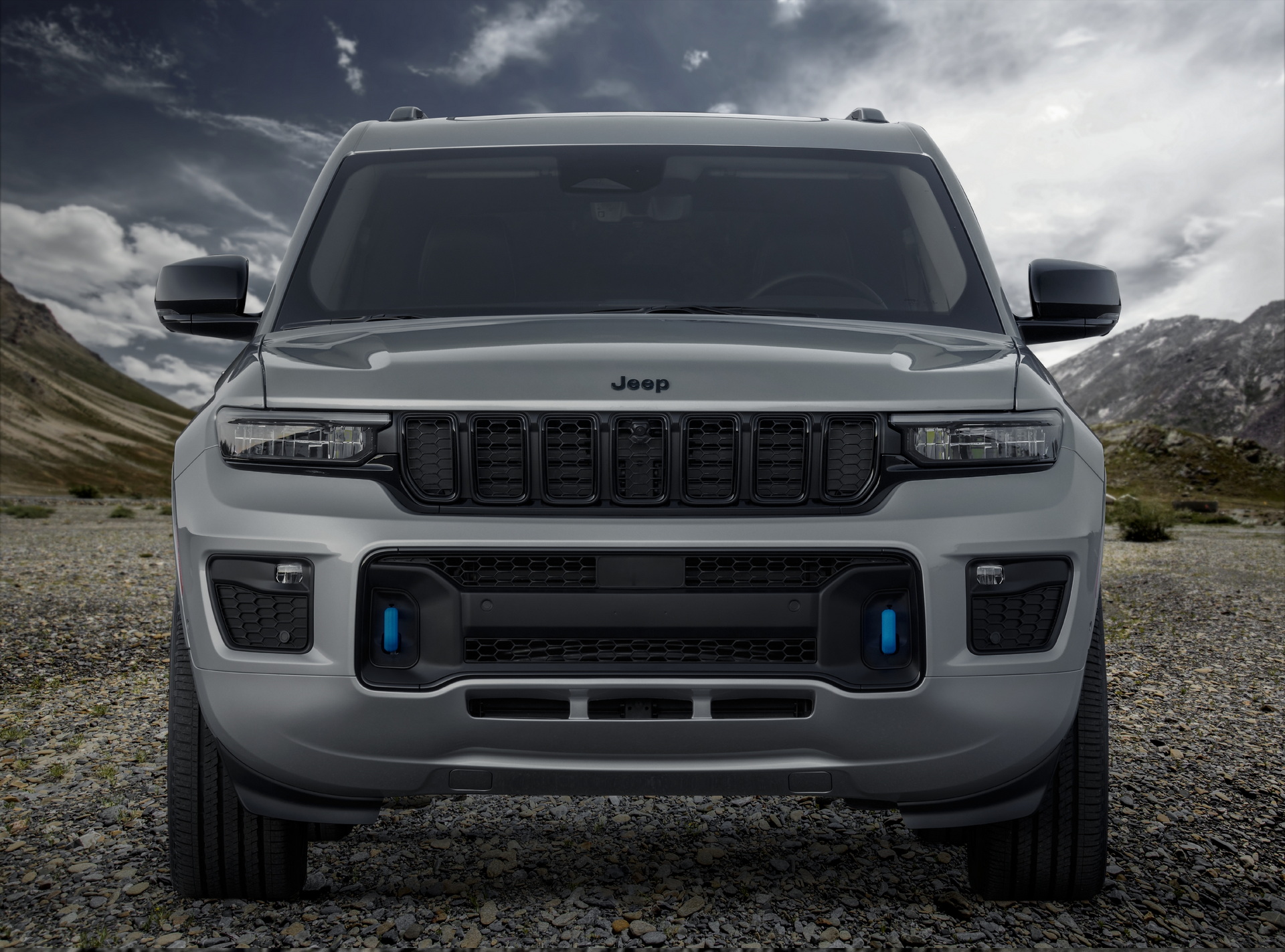 Jeep Celebrates Grand Cherokee’s 30th Anniversary With Blacked Out 4xe