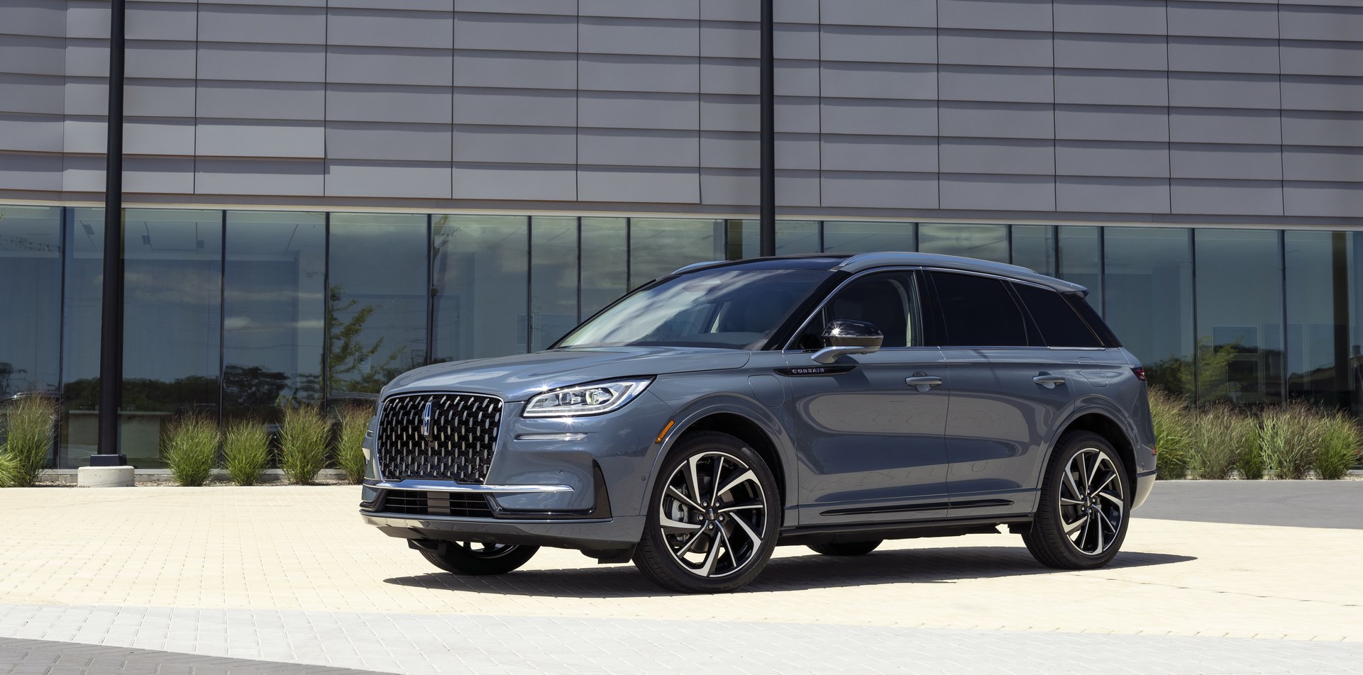 2023 Lincoln Corsair Gains Bigger Grille And Hands-Free Driving Tech, Loses 2.3L Turbo