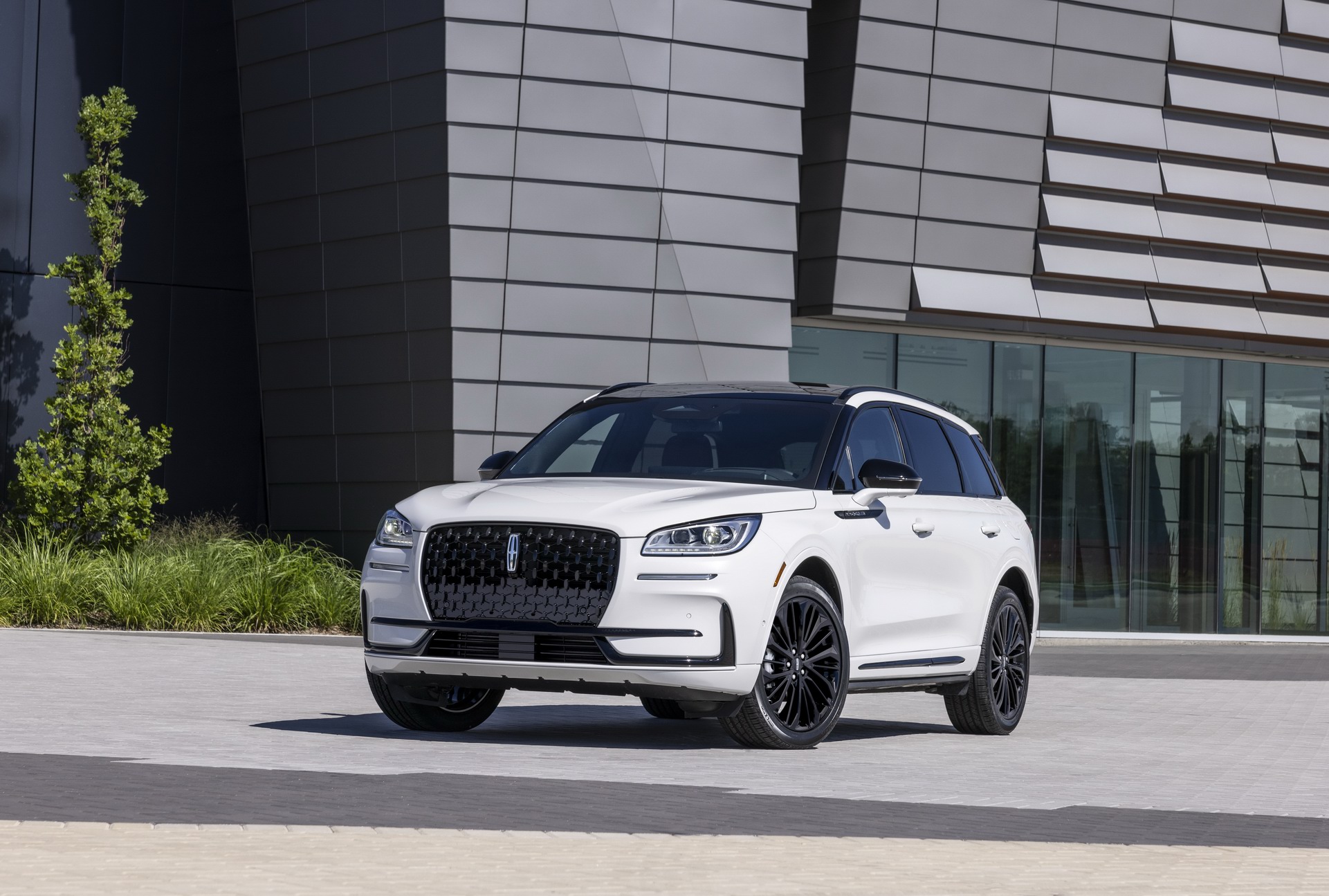 2023 Lincoln Corsair Gains Bigger Grille And Hands-Free Driving Tech, Loses 2.3L Turbo