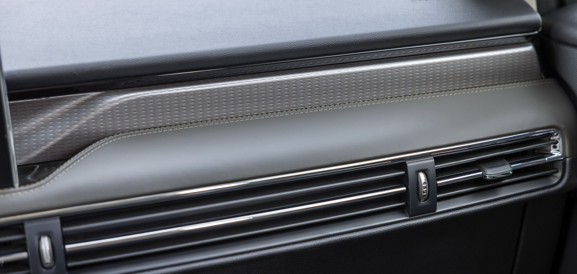 2023 Lincoln Corsair Gains Bigger Grille And Hands-Free Driving Tech, Loses 2.3L Turbo