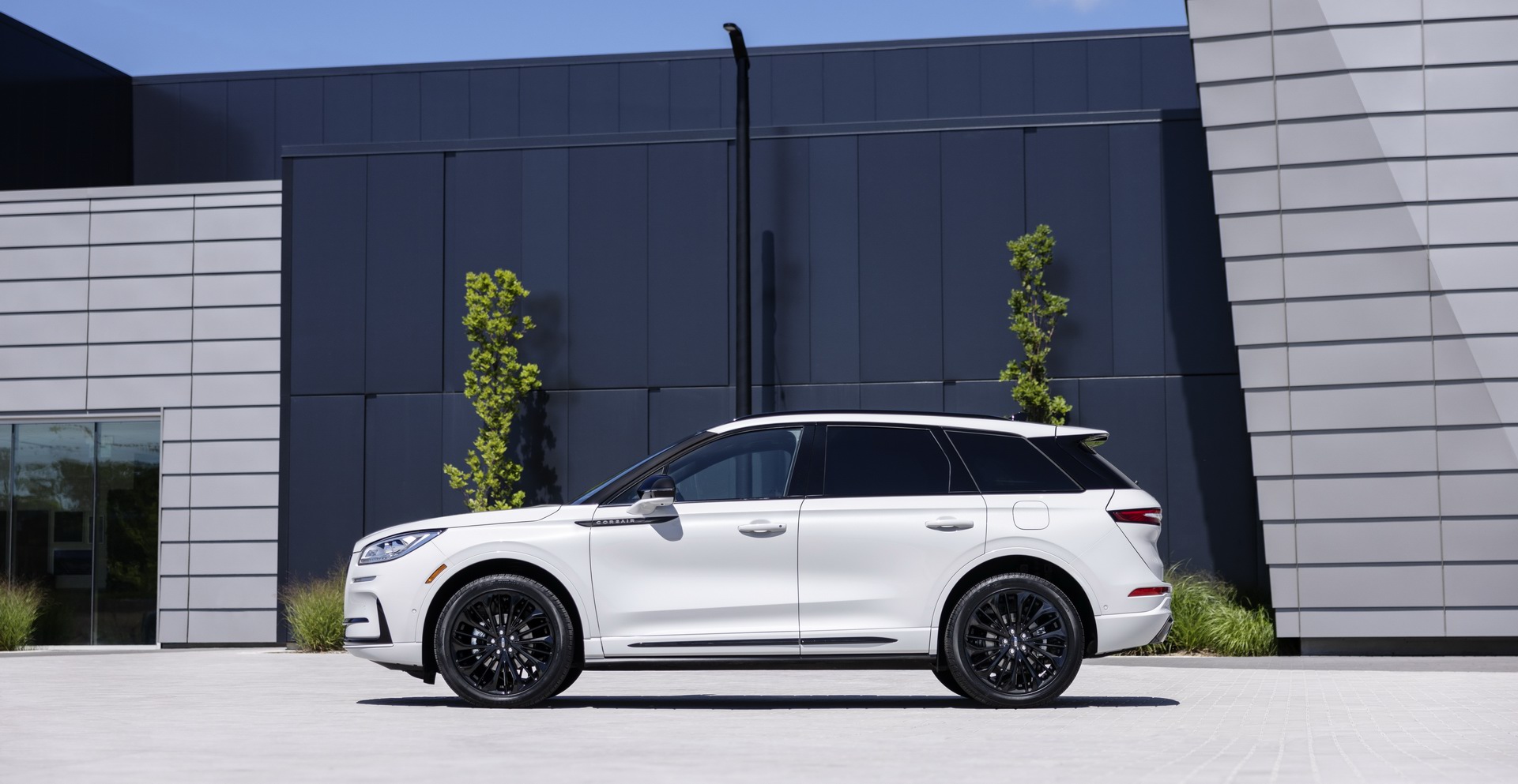 2023 Lincoln Corsair Gains Bigger Grille And Hands-Free Driving Tech, Loses 2.3L Turbo