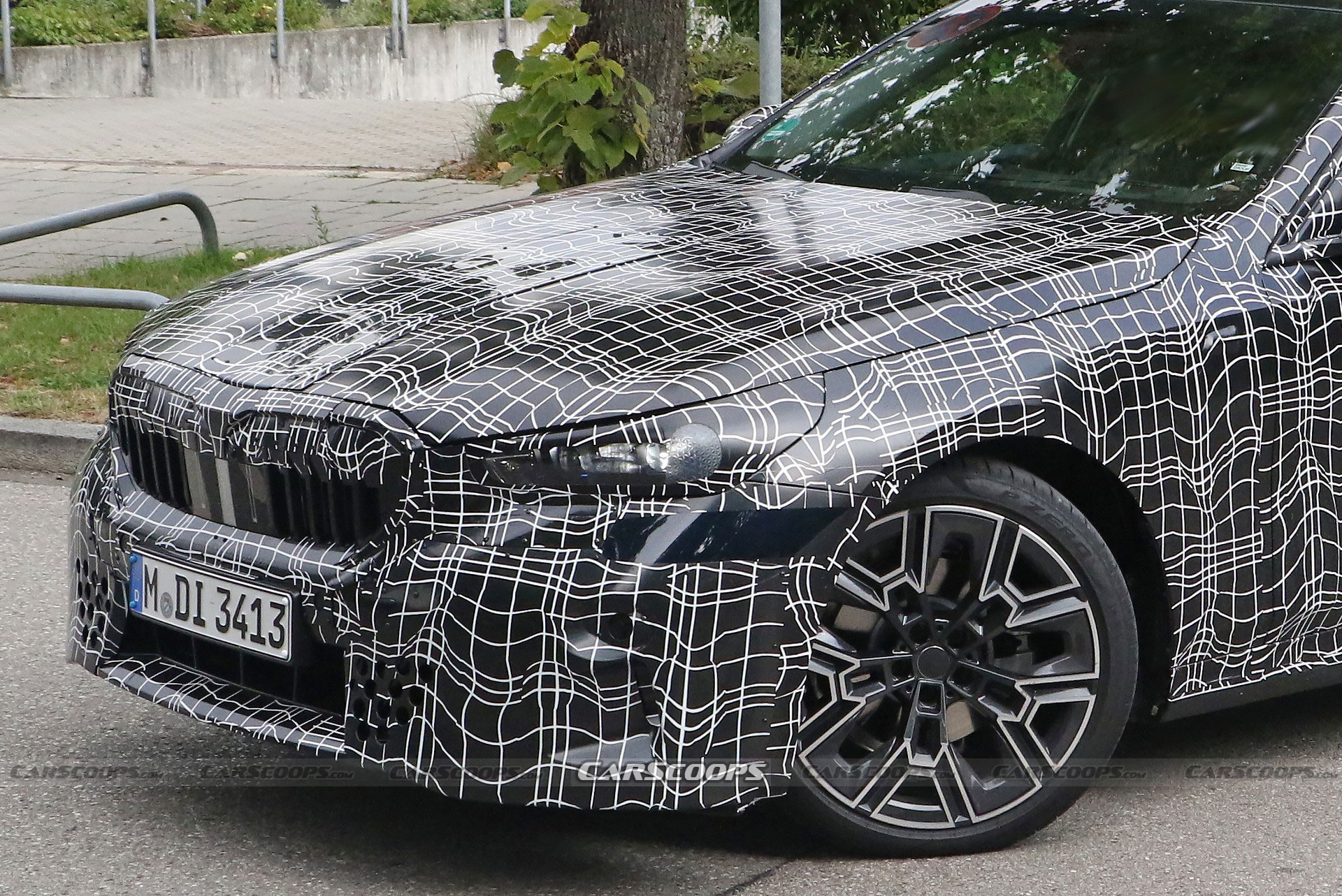 2024 BMW 5-Series Continues Its Striptease And Gives Us A Better Look At The Front End