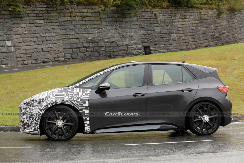  Foto zu Cupra Born EV Spied, Looks Like It’s Getting An Early Facelift 