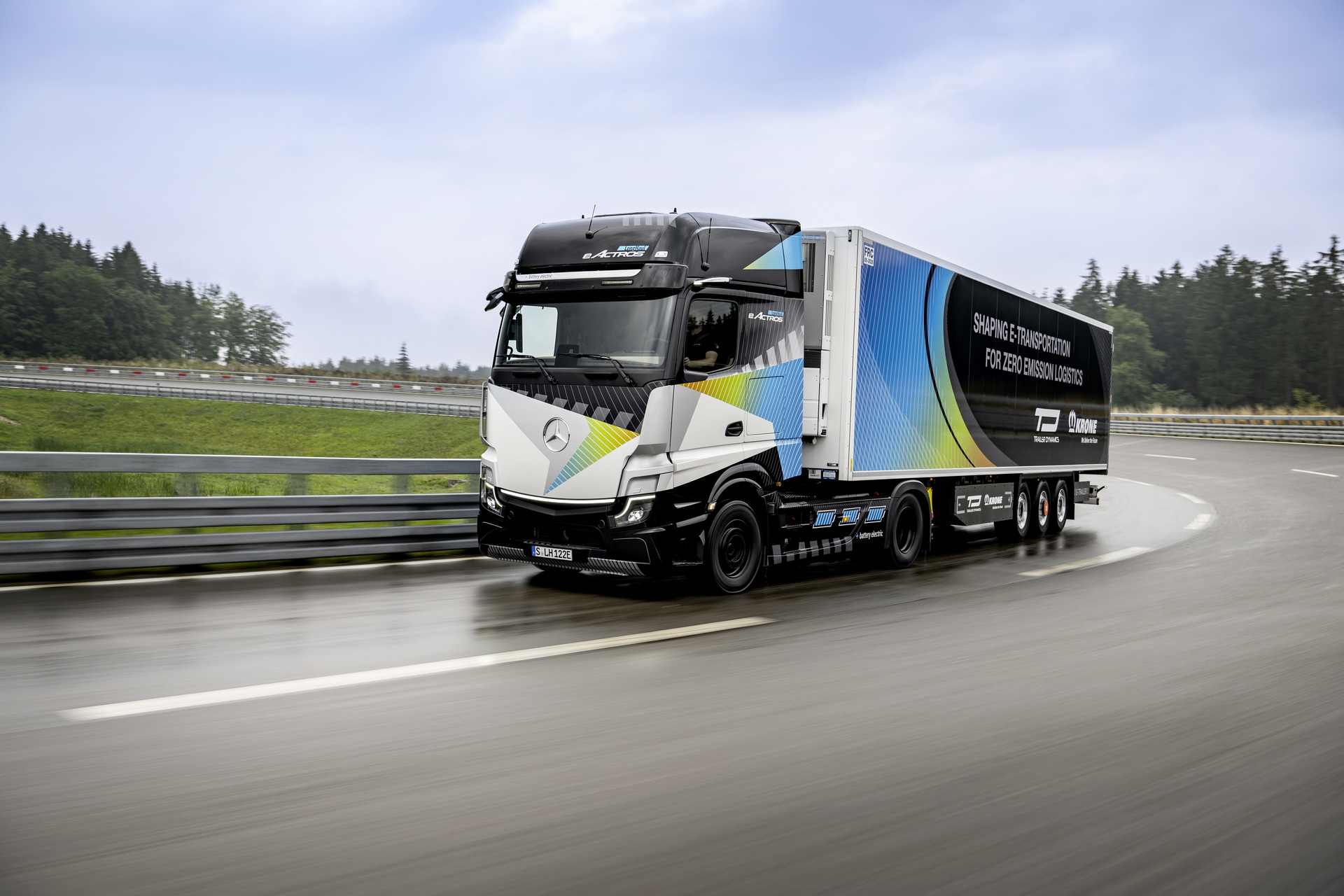 Mercedes Shows Off eActros LongHaul That Could Go Up To 497 Miles On A Charge