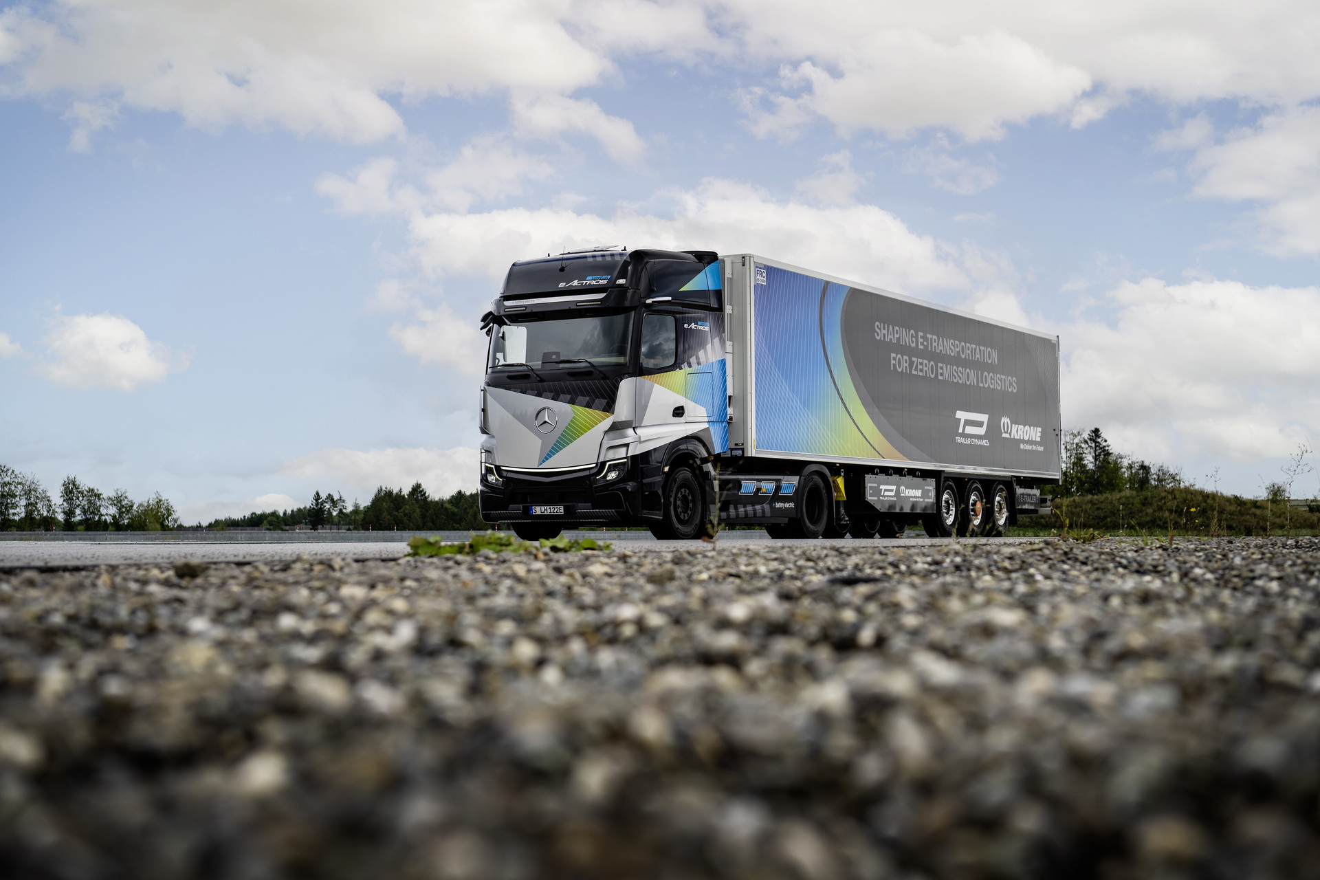 Mercedes Shows Off eActros LongHaul That Could Go Up To 497 Miles On A Charge