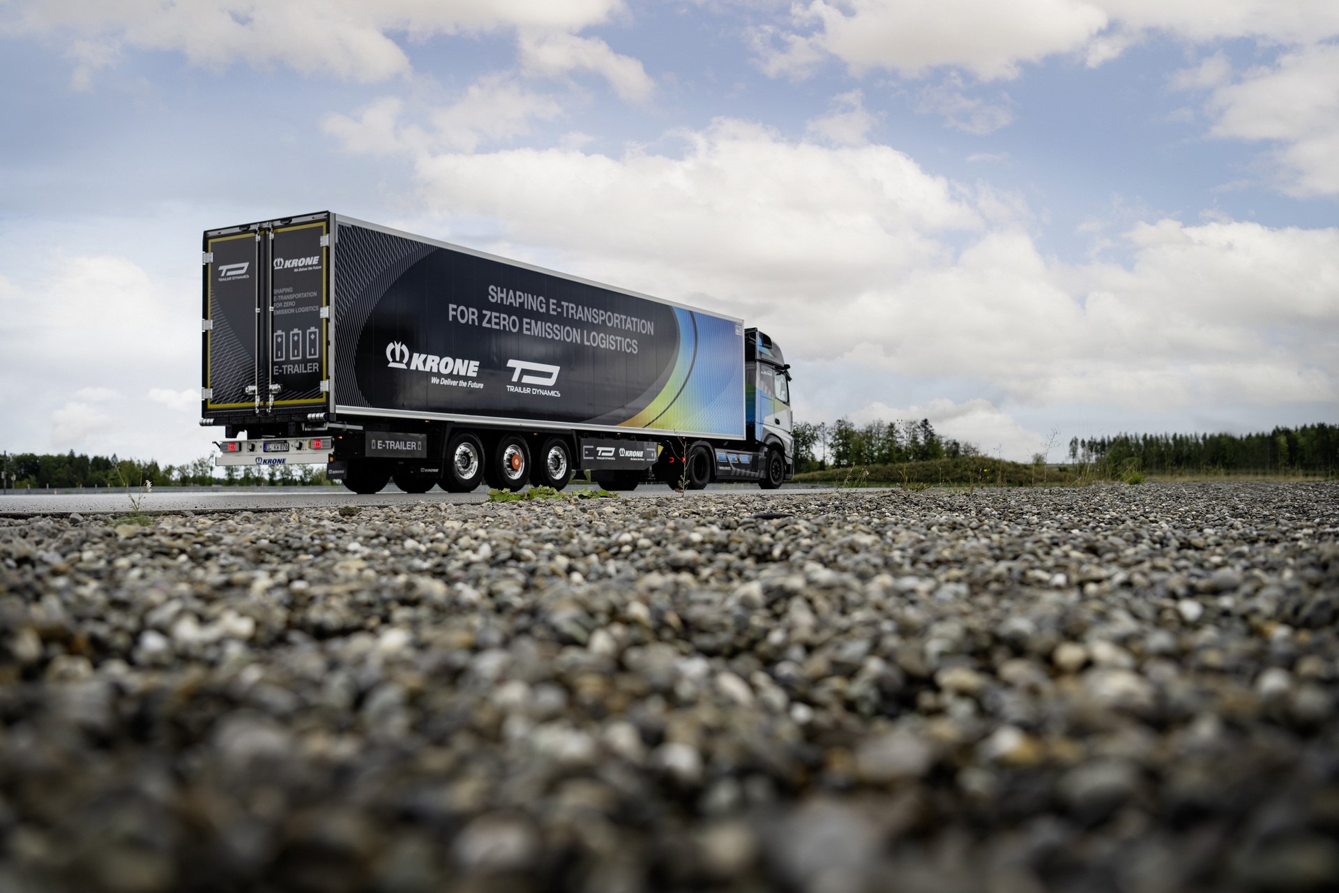 Mercedes Shows Off eActros LongHaul That Could Go Up To 497 Miles On A Charge
