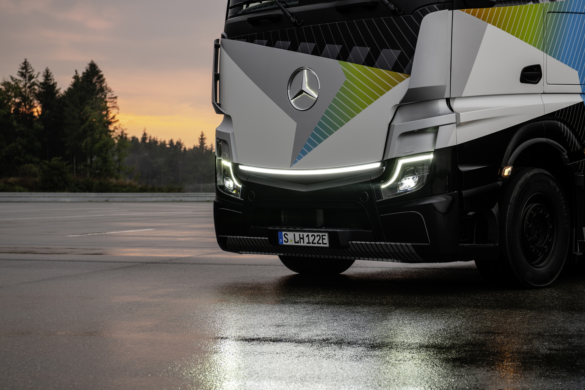 Mercedes Shows Off eActros LongHaul That Could Go Up To 497 Miles On A Charge
