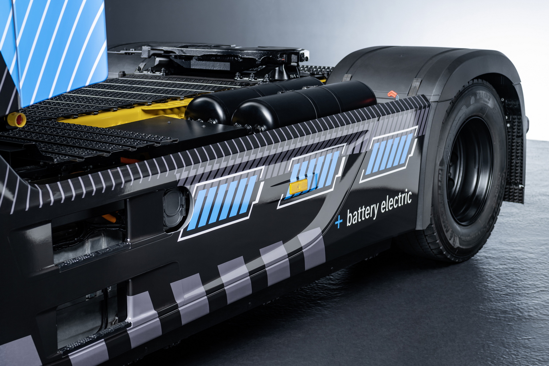 Mercedes Shows Off eActros LongHaul That Could Go Up To 497 Miles On A Charge