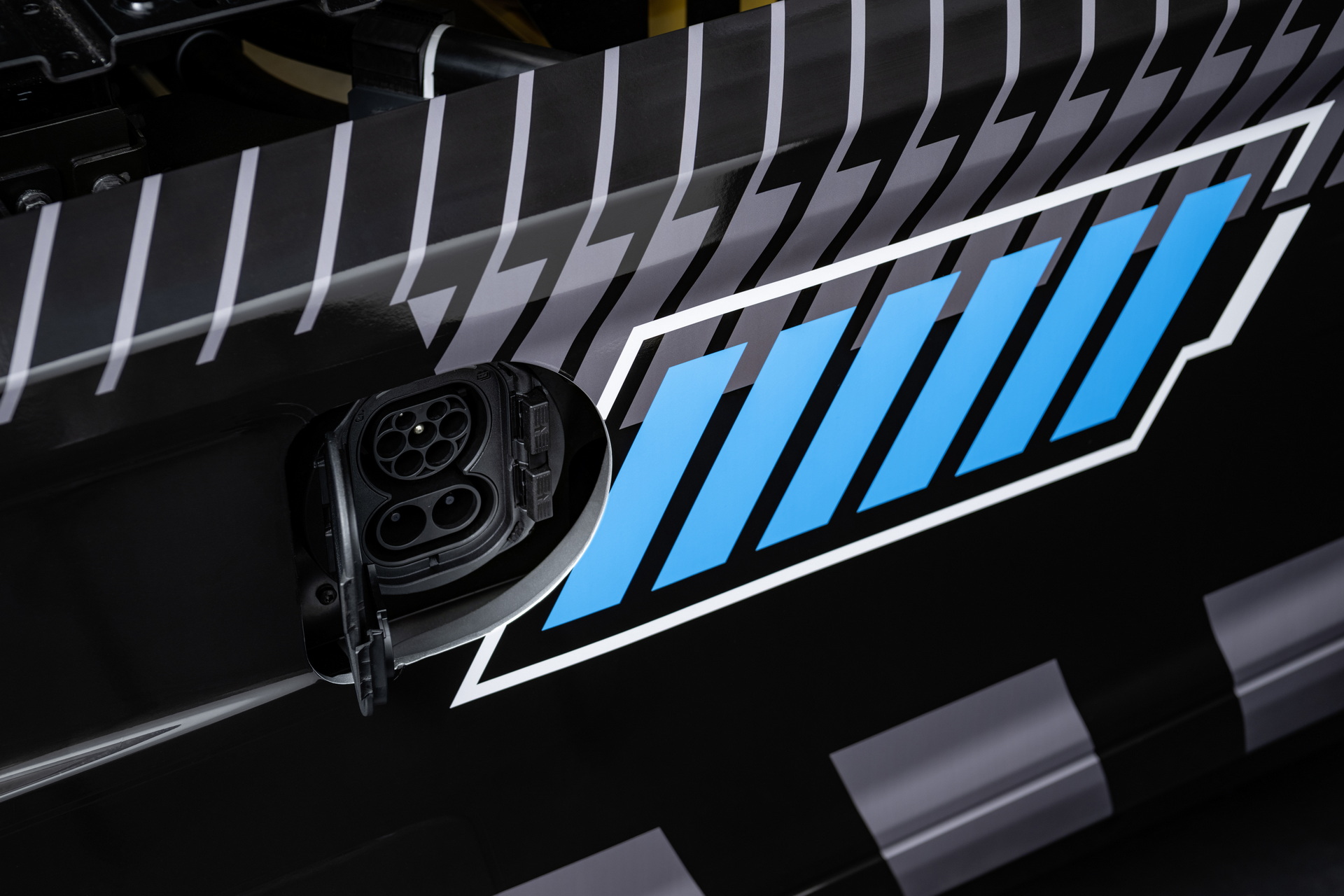 Mercedes Shows Off eActros LongHaul That Could Go Up To 497 Miles On A Charge