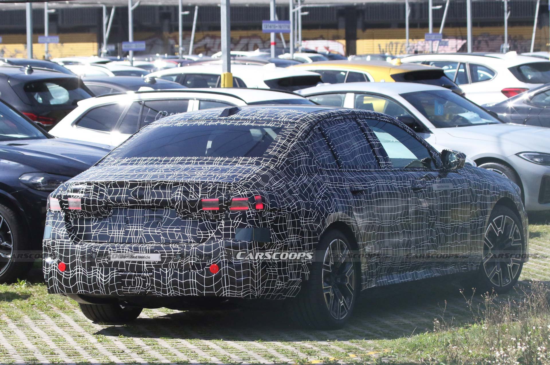 New i5 And i5 M60 Are Big Electric BMWs For People Who Don’t Want A Jump Scare When They Open The Garage Door