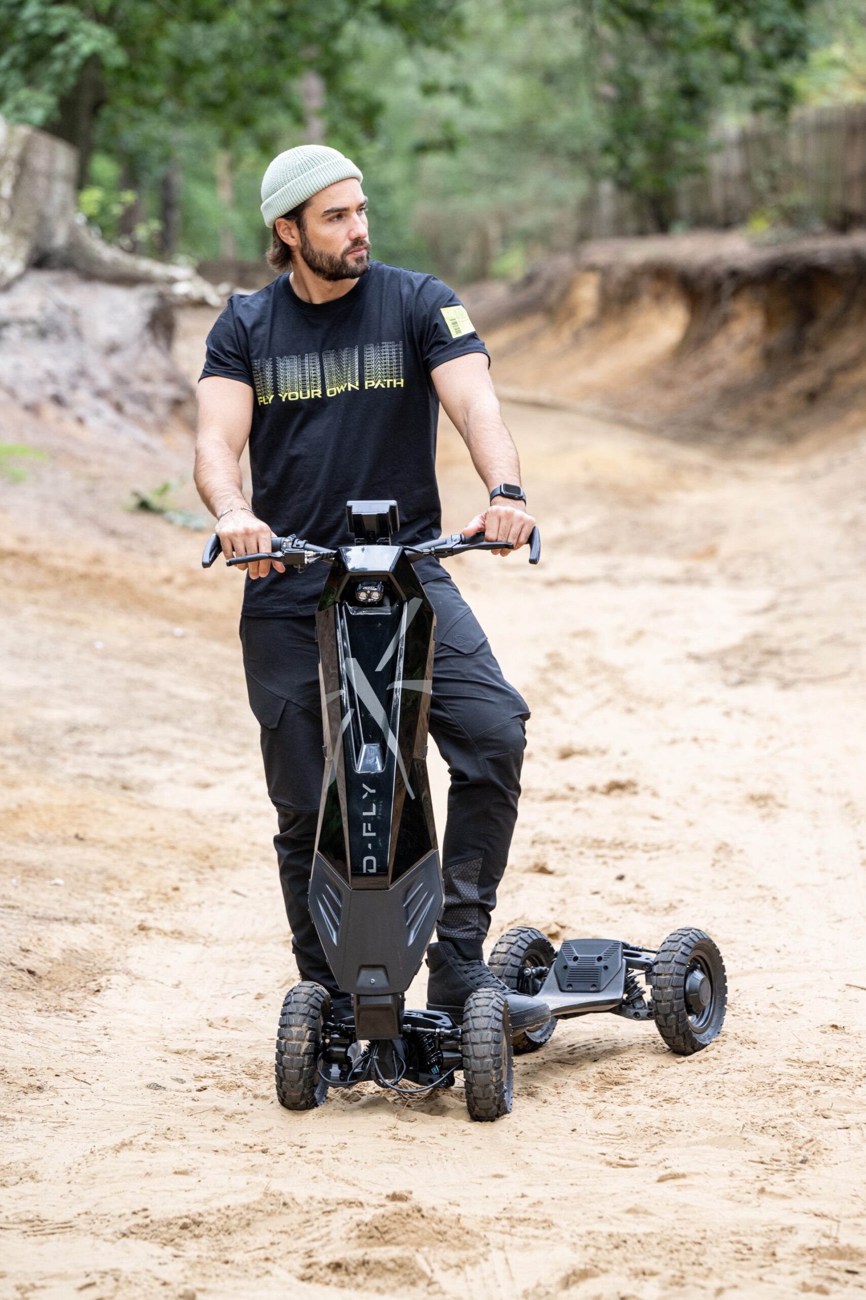 D-Fly Dragonfly Is A Four-Wheel Carbon E-Scooter With A 50-Mile Range